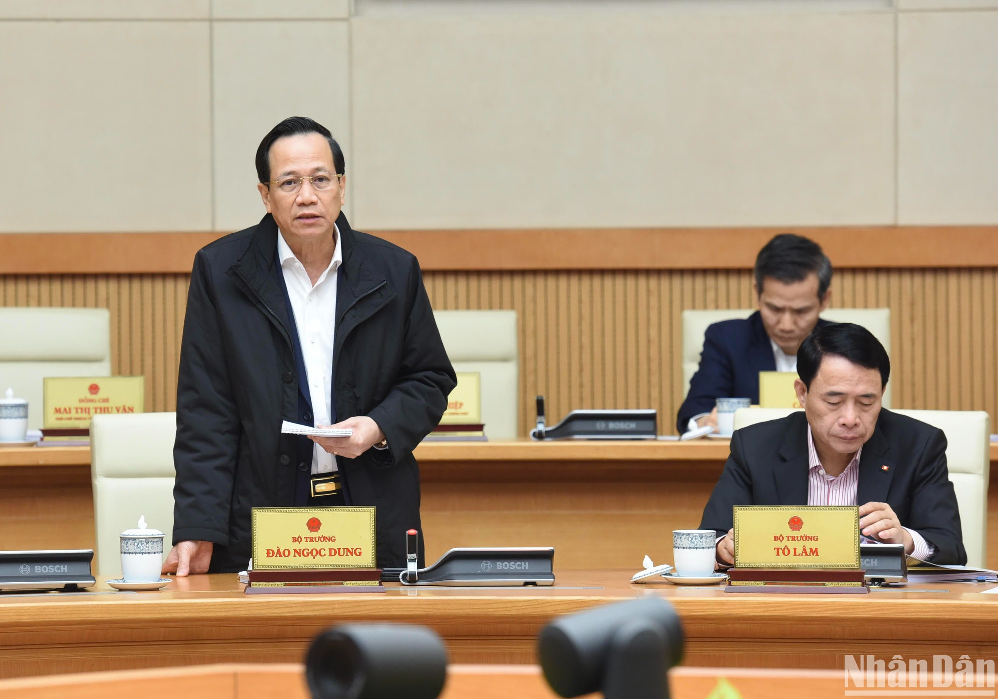 Bộ trưởng Lao động, Thương binh và Xã hội Đào Ngọc Dung phát biểu ý kiến tại phiên họp.