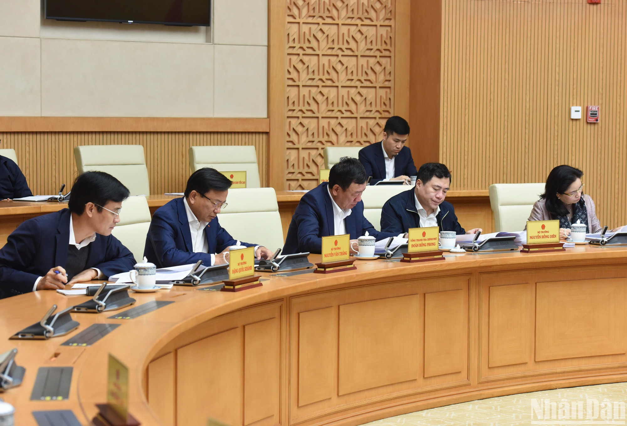 Đại diện lãnh đạo các bộ, ban, ngành tham dự phiên họp.