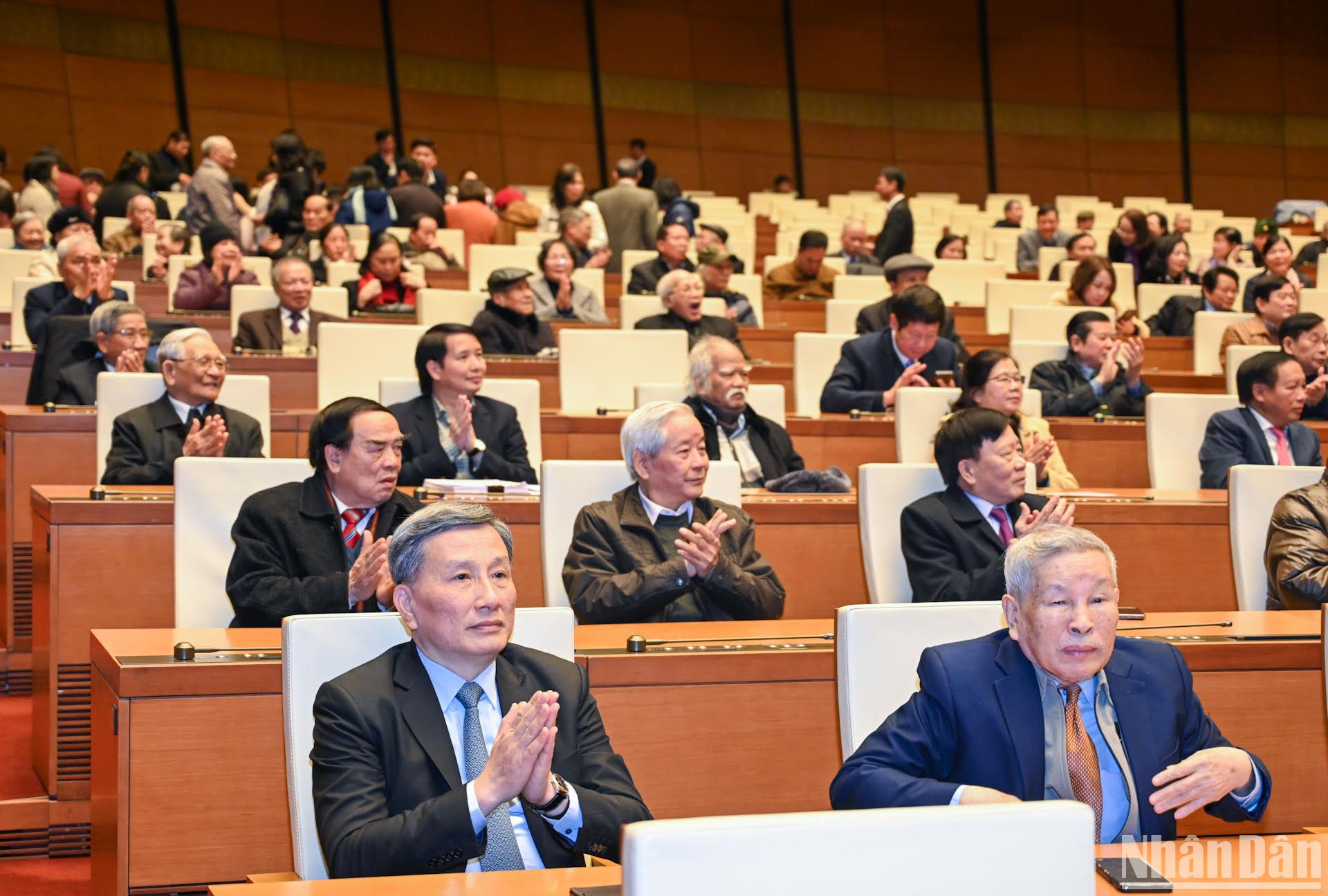 Các đại biểu dự buổi gặp mặt tại phòng họp Diên Hồng, Nhà Quốc hội. Các đại biểu dự buổi gặp mặt tại phòng họp Diên Hồng, Nhà Quốc hội.