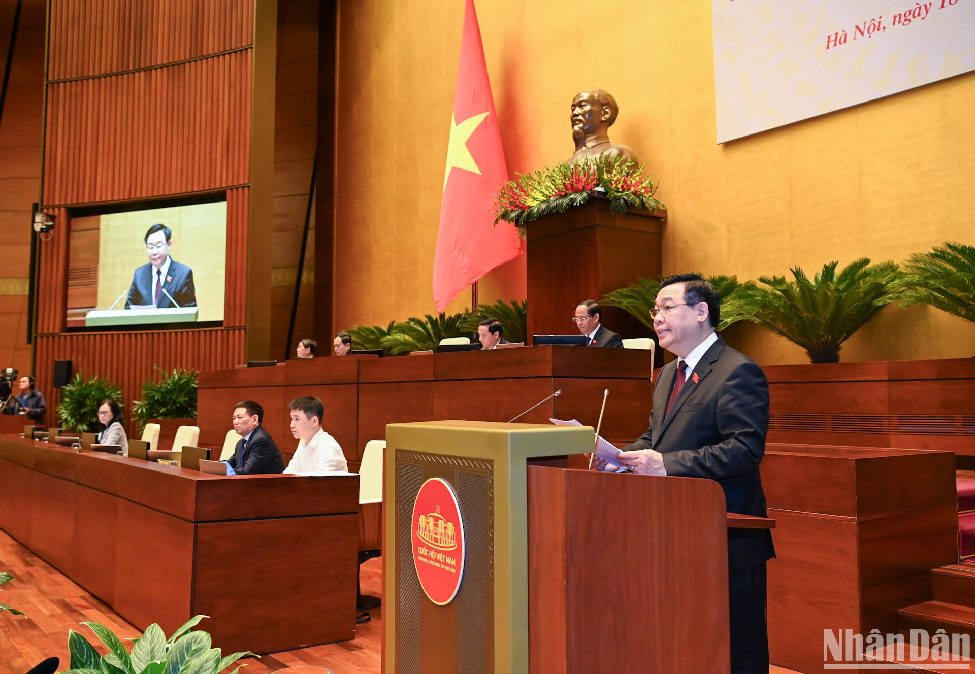 Chủ tịch Quốc hội Vương Đình Huệ nêu rõ, thực hiện Luật Hoạt động giám sát của Quốc hội và Hội đồng nhân dân, Quy chế 334 của Ủy ban Thường vụ Quốc hội về tổ chức hoạt động giám sát của Quốc hội, định kỳ hằng năm tại các phiên họp thường kỳ tháng 3 và tháng 8, Ủy ban Thường vụ Quốc hội sẽ tổ chức phiên chất vấn tại Thường vụ Quốc hội.