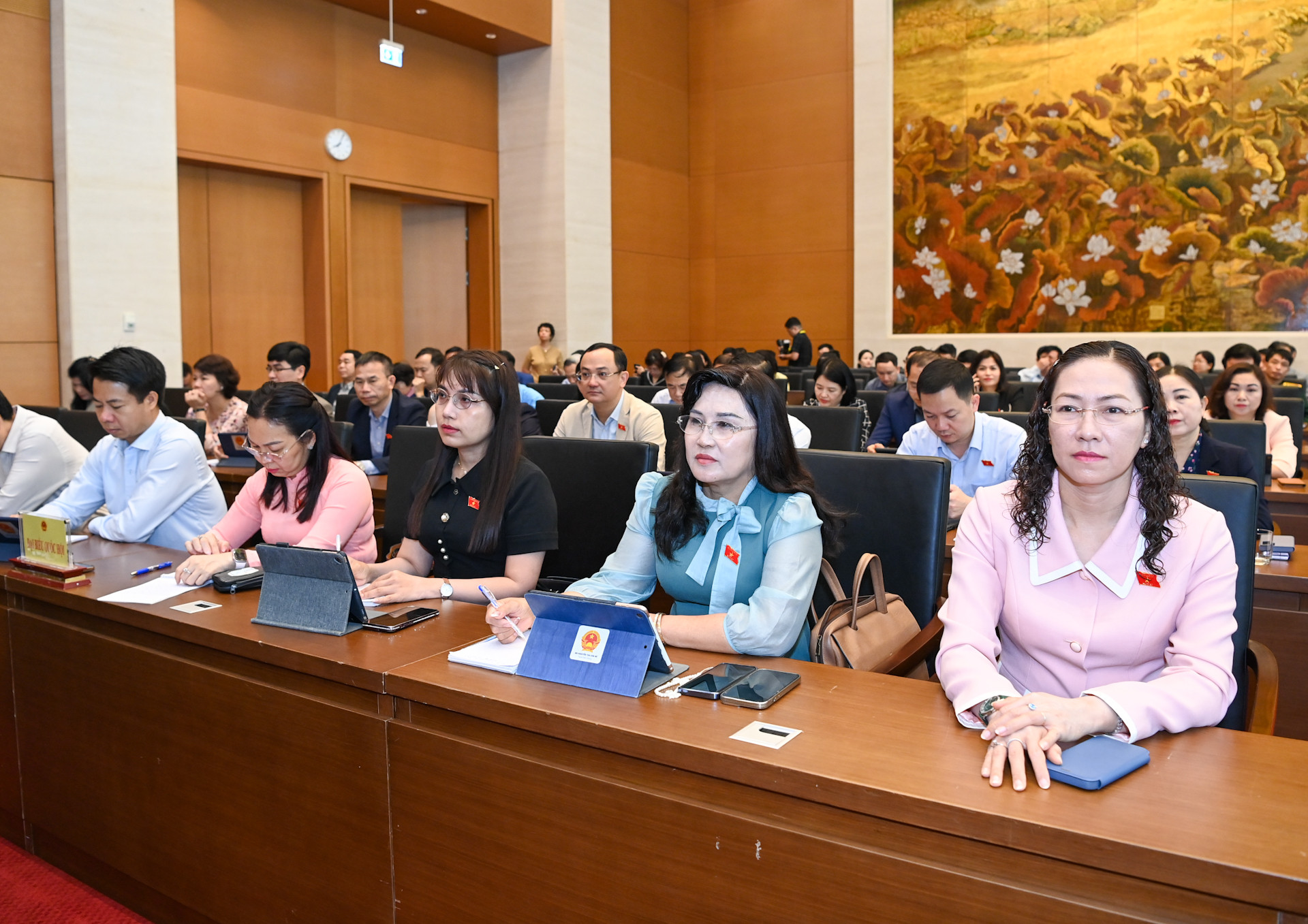 Các đại biểu Quốc hội dự Hội nghị.