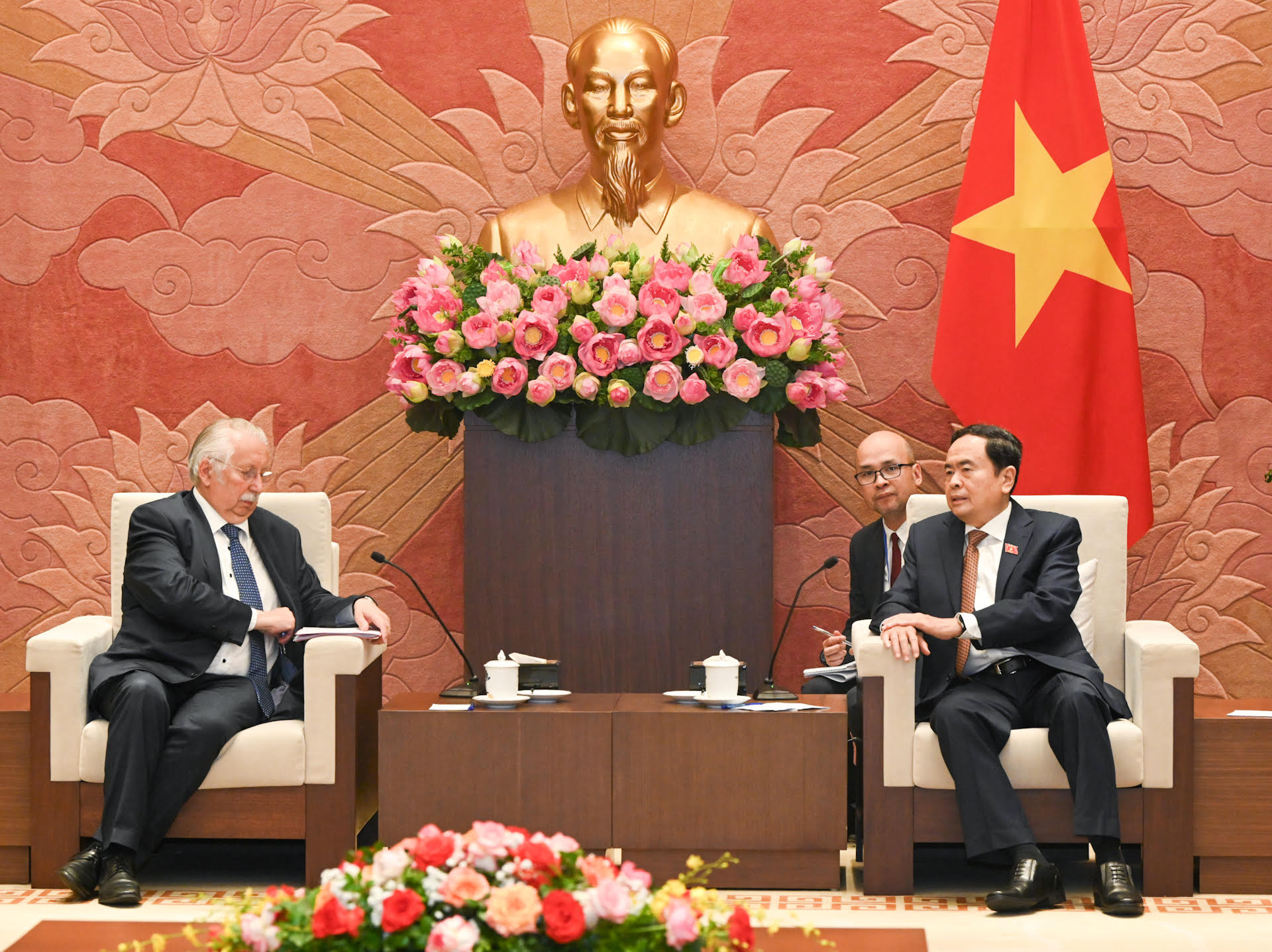 Phó Chủ tịch Thường trực Quốc hội Trần Thanh Mẫn và Hạ Nghị sĩ André Flahaut, Bộ trưởng Quốc vụ Vương quốc Bỉ tại buổi tiếp.