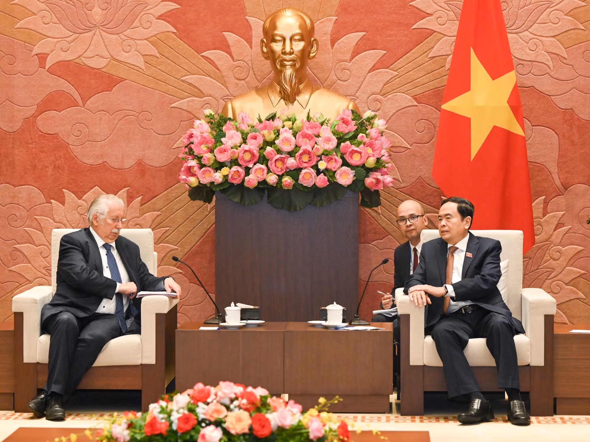 Phó Chủ tịch Thường trực Quốc hội Trần Thanh Mẫn và Hạ Nghị sĩ André Flahaut, Bộ trưởng Quốc vụ Vương quốc Bỉ tại buổi tiếp.