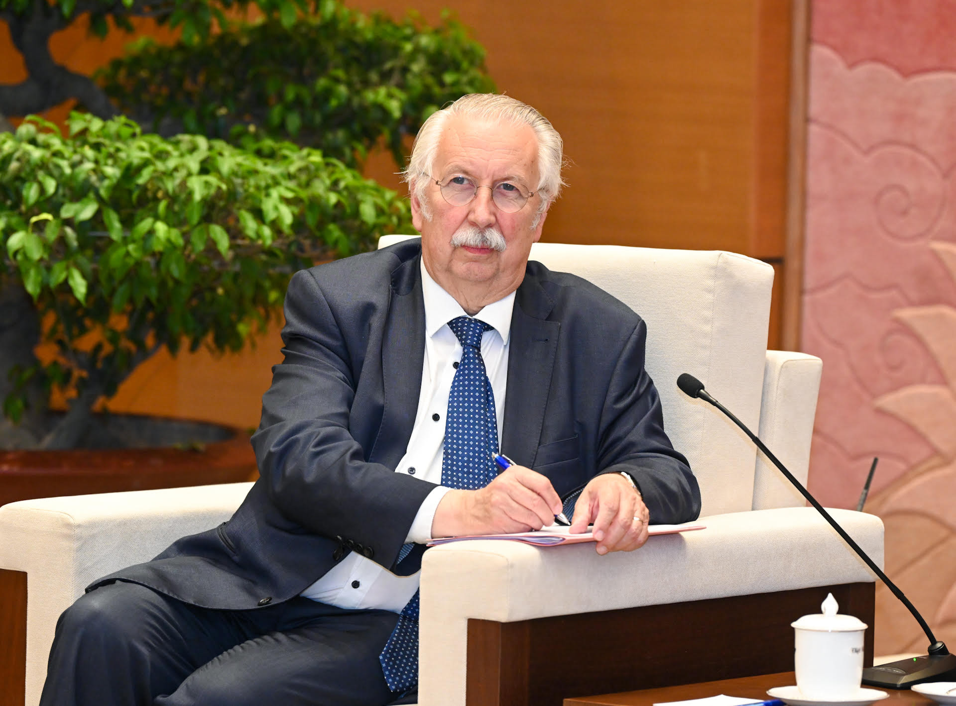 Hạ Nghị sĩ André Flahaut, Bộ trưởng Quốc vụ Vương quốc Bỉ phát biểu tại buổi tiếp.