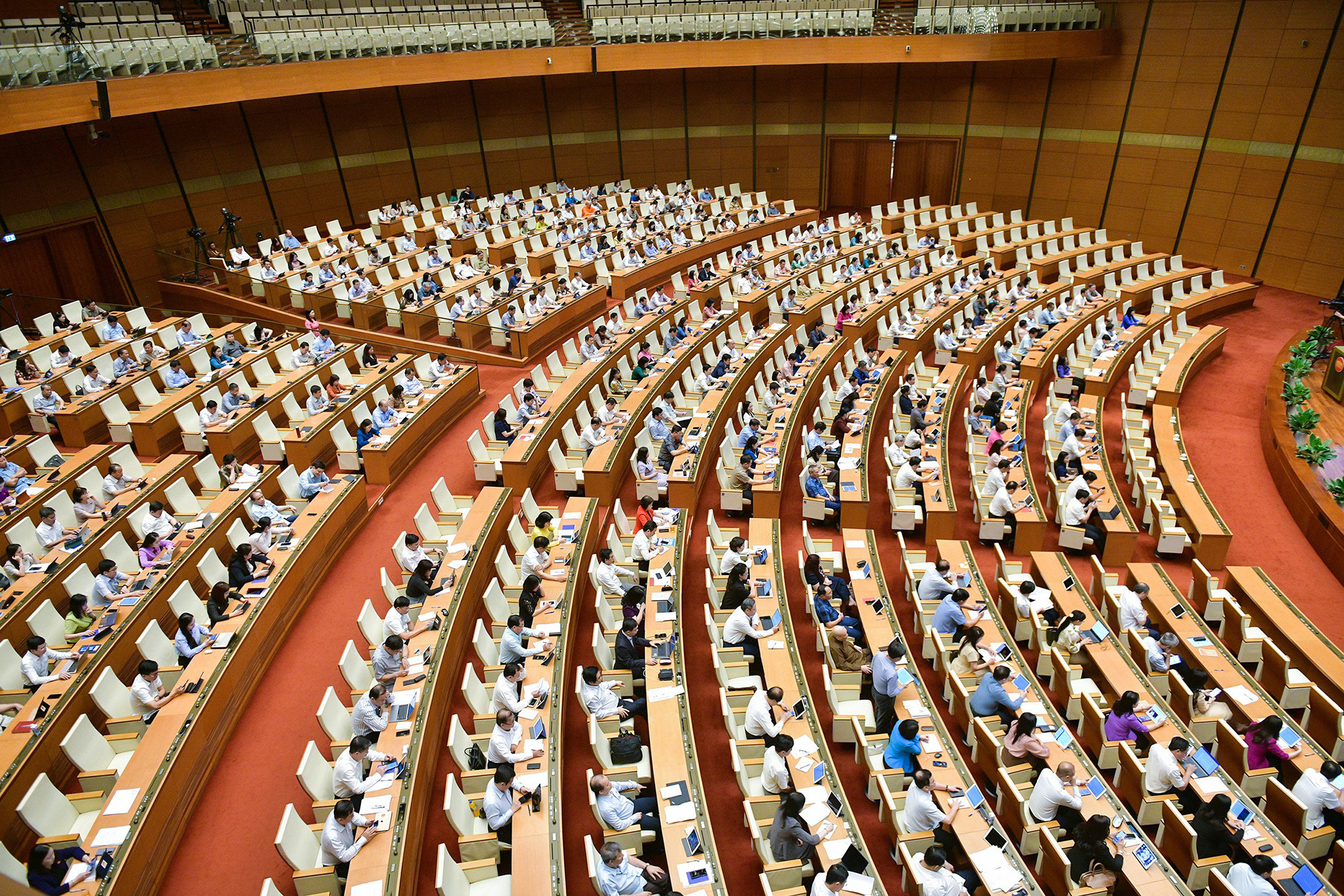 Các đại biểu Quốc hội tham dự phiên họp ngày 28/5 tại Hội trường Diên Hồng.