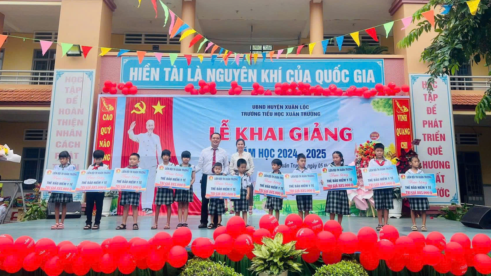 Ngoài hỗ trợ học phí, Quỹ học bổng Ruby còn chi trả bảo hiểm y tế cho những hoàn cảnh khó khăn.