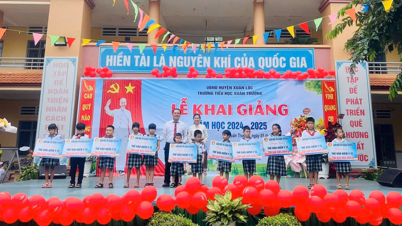 Ngoài hỗ trợ học phí, Quỹ học bổng Ruby còn chi trả bảo hiểm y tế cho những hoàn cảnh khó khăn.