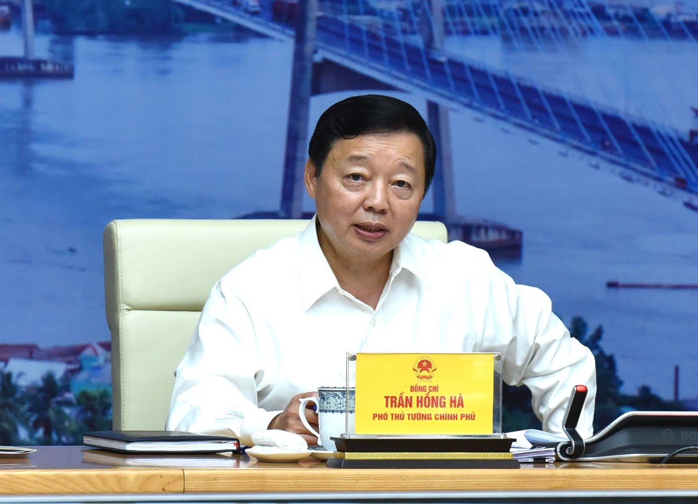 Phó Thủ tướng Trần Hồng Hà đồng chủ trì phiên họp.