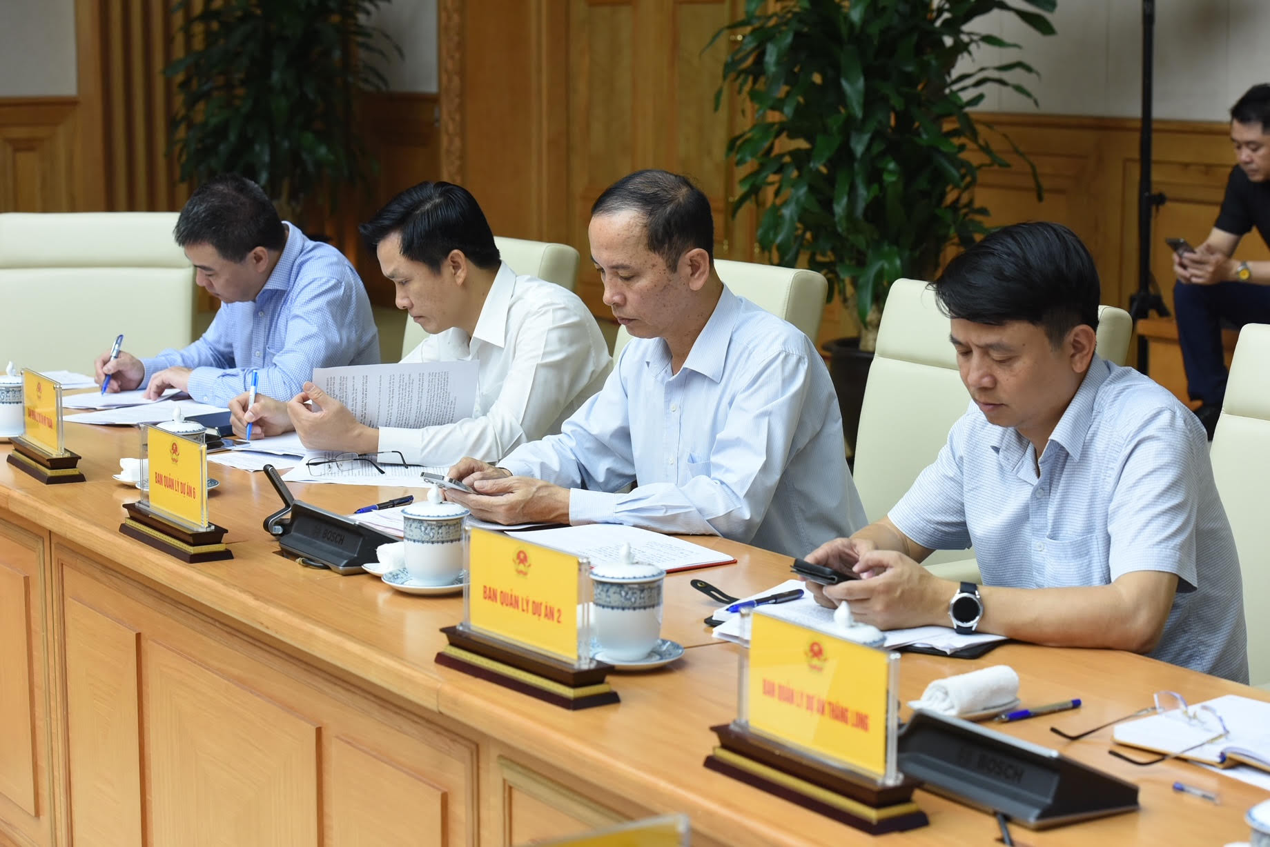 Đại diện lãnh đạo Ban quản lý các dự án tham dự phiên họp.