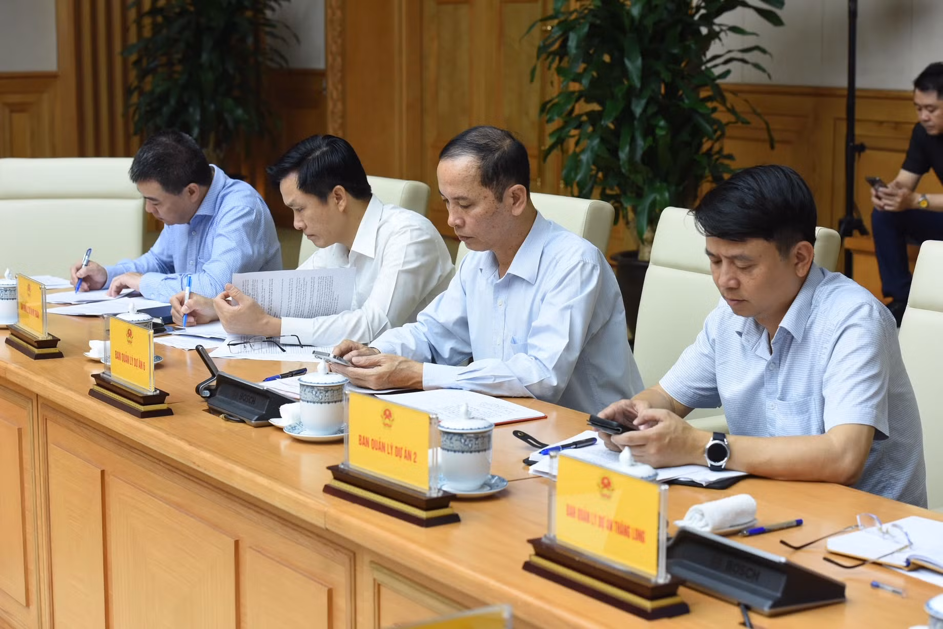 Đại diện lãnh đạo Ban quản lý các dự án tham dự phiên họp.