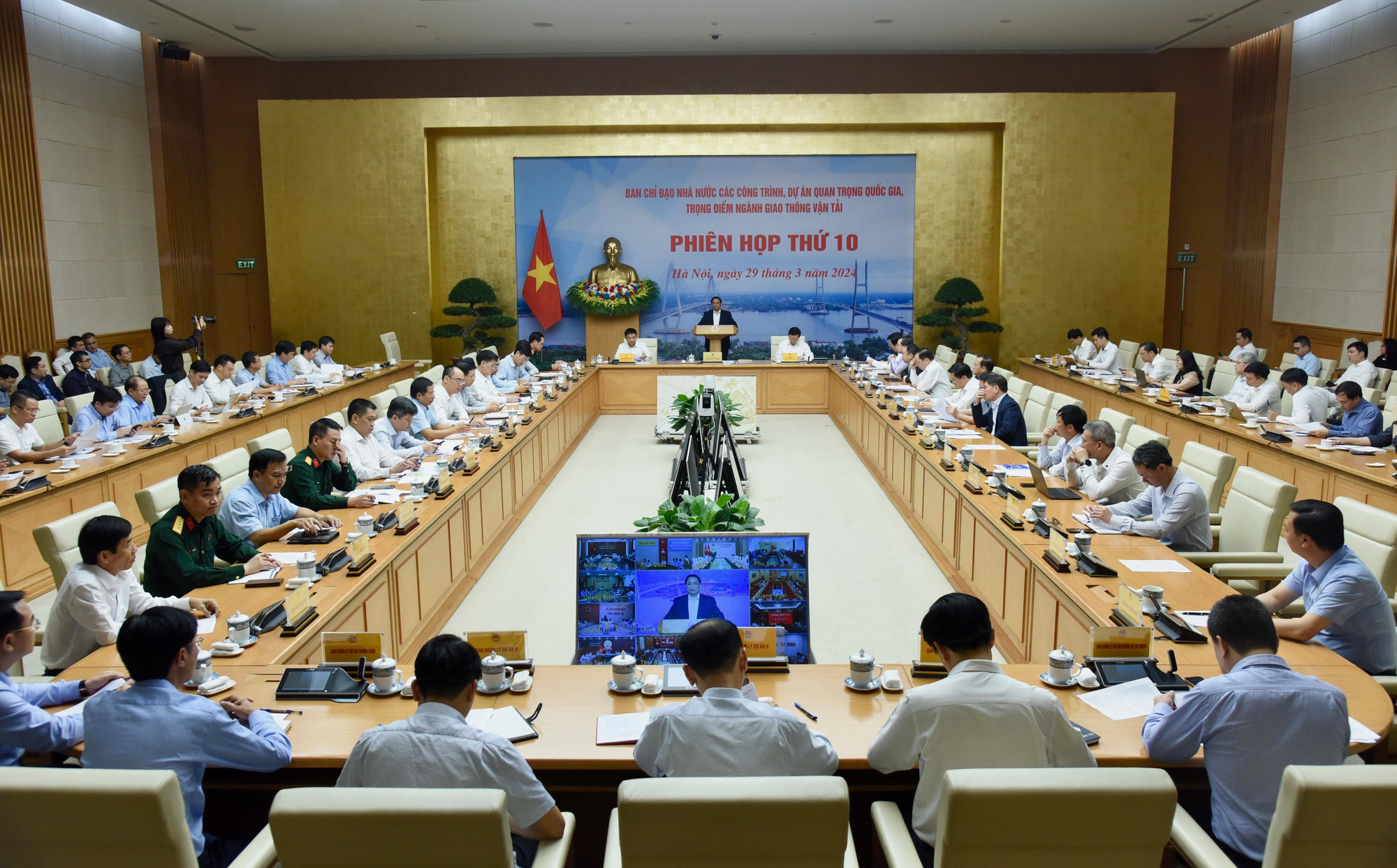 Thủ tướng Chính phủ yêu cầu tại phiên họp thứ 10 này, các bộ, ngành, địa phương báo cáo, thảo luận kết quả thực hiện, những tồn tại, hạn chế, khó khăn, vướng mắc và đề xuất các giải pháp để thúc đẩy triển khai các dự án trong thời gian tới.