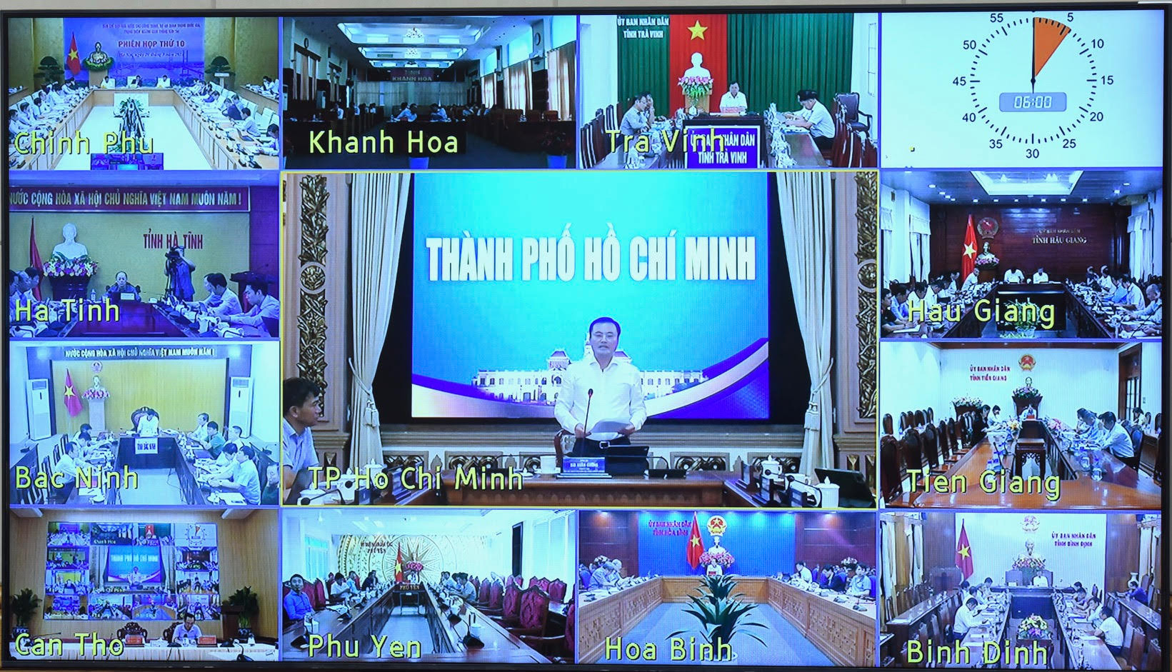 Đại diện lãnh đạo thành phố Hồ Chí Minh phát biểu trực tuyến.