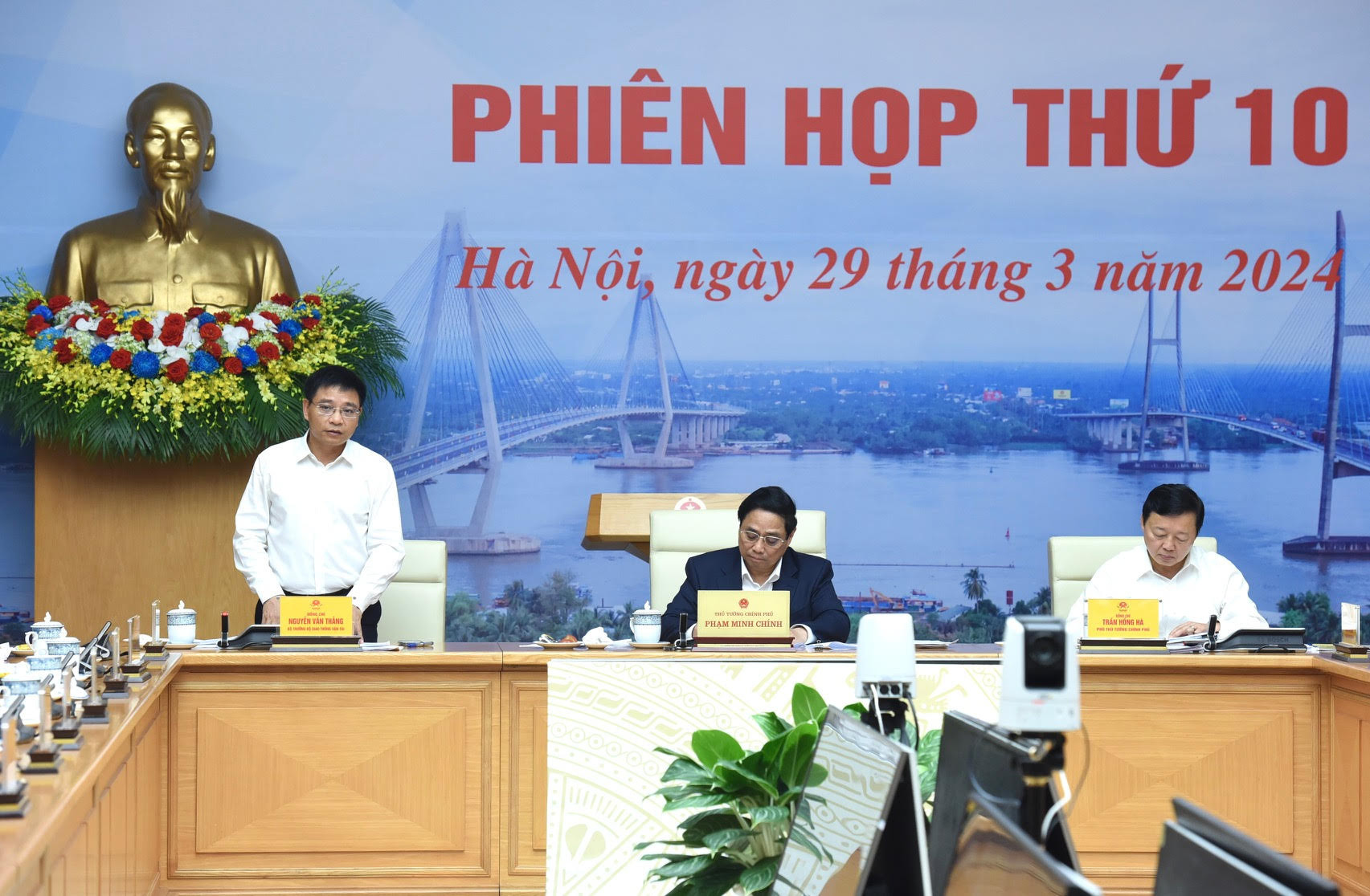 Bộ trưởng Giao thông vận tải Nguyễn Văn Thắng phát biểu.