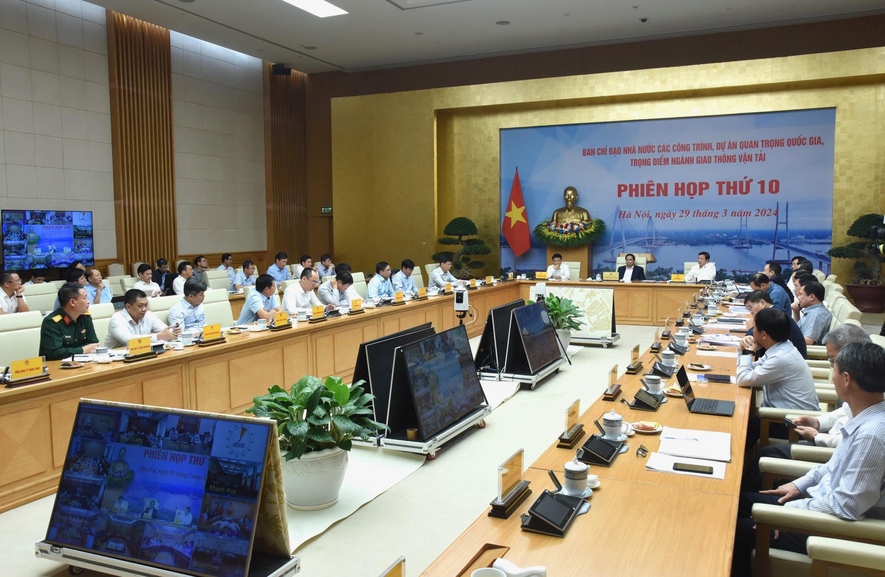 Quang cảnh phiên họp.