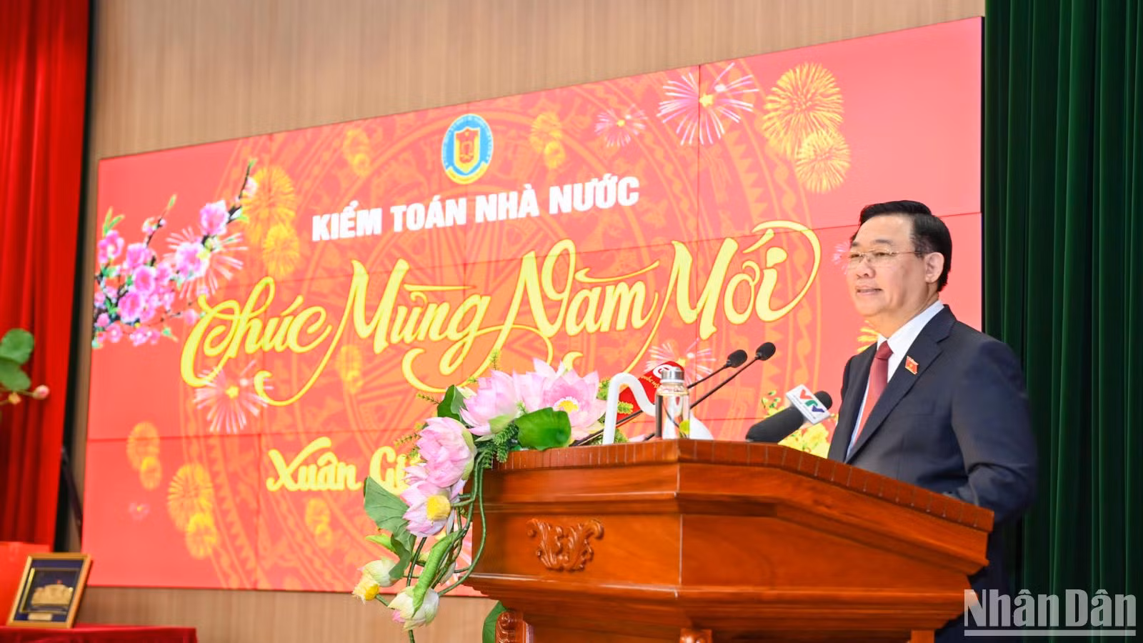 [Ảnh] Chủ tịch Quốc hội chúc Tết Văn phòng Quốc hội, Ngân hàng Hợp tác xã Việt Nam và Kiểm toán Nhà nước