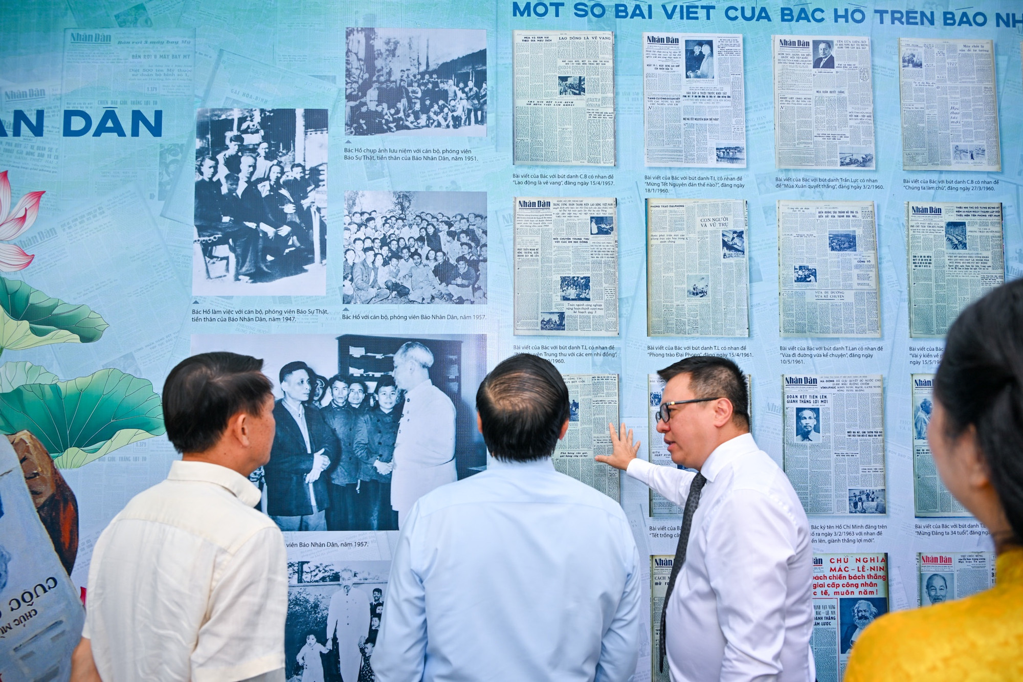 Nhiều bài viết của Chủ tịch Hồ Chí Minh cũng được trưng bày tại triển lãm. Nhiều bài viết của Chủ tịch Hồ Chí Minh cũng được trưng bày tại triển lãm.