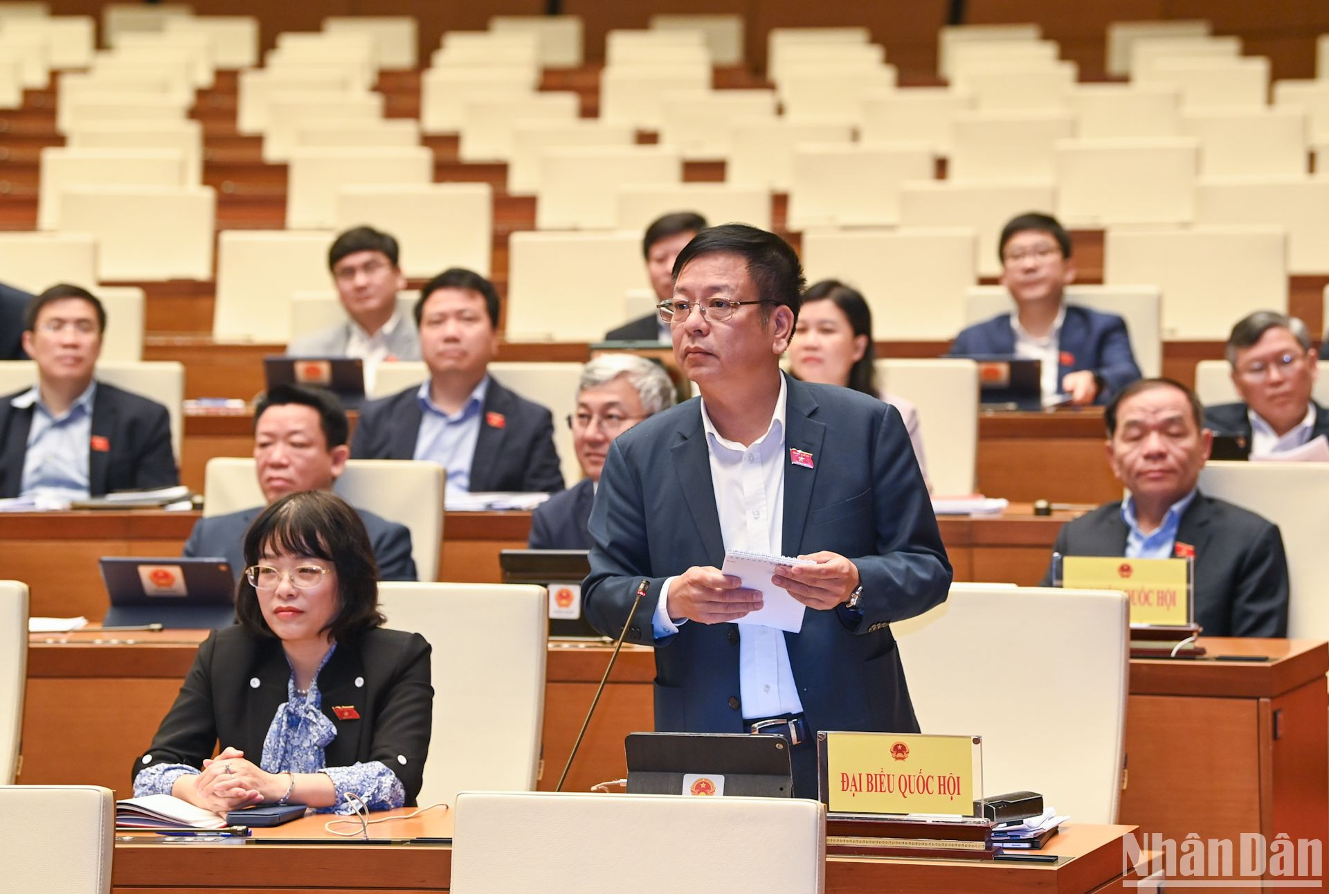 Đại biểu Quốc hội tỉnh Đắk Nông Nguyễn Trường Giang phát biểu chất vấn.