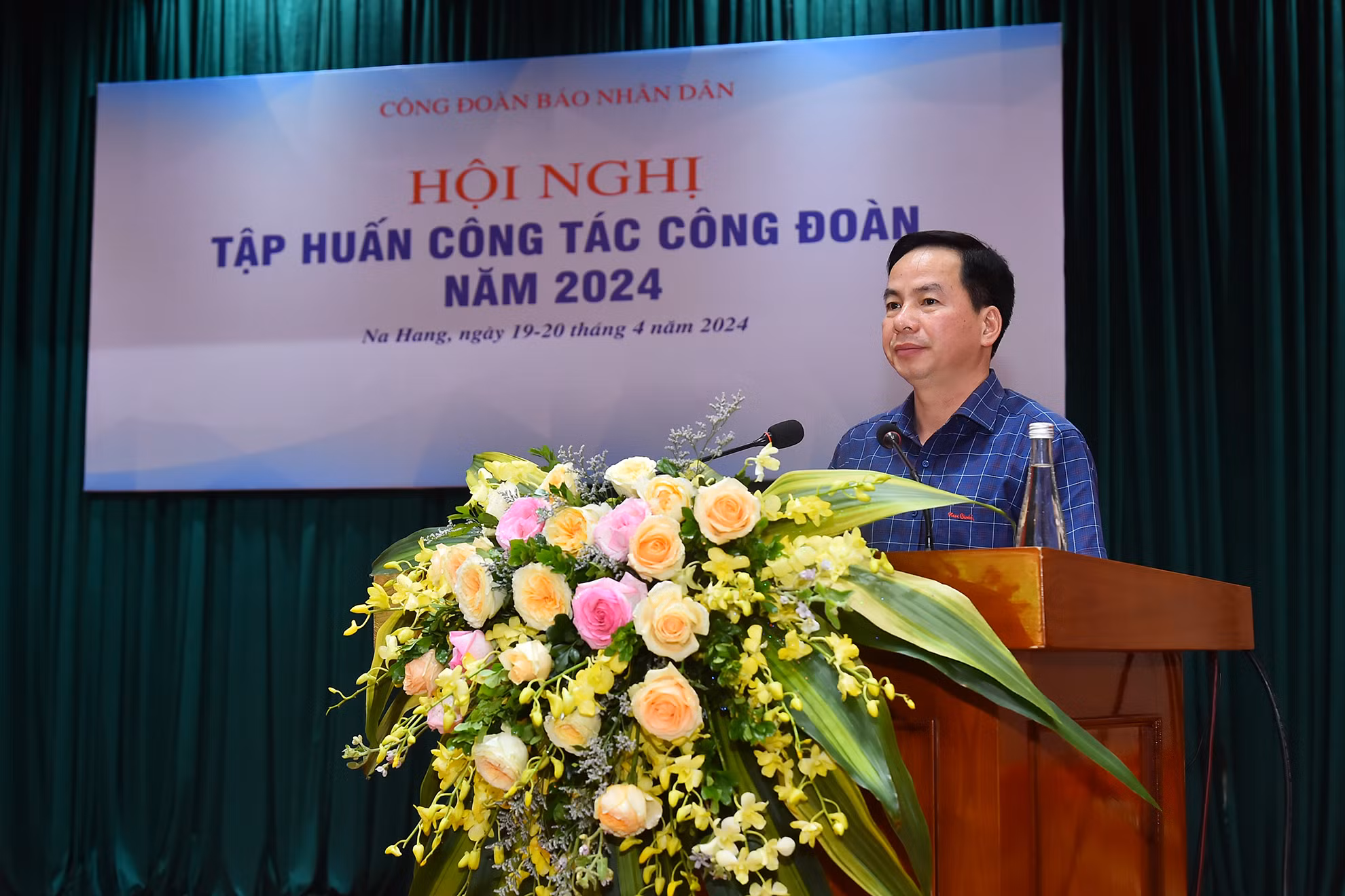 Phó Chủ tịch Ủy ban nhân dân huyện Na Hang Nguyễn Trọng Đoan phát biểu tại Lễ trao quà tặng các học sinh có hoàn cảnh khó khăn, vươn lên trong học tập tại huyện Na Hang.