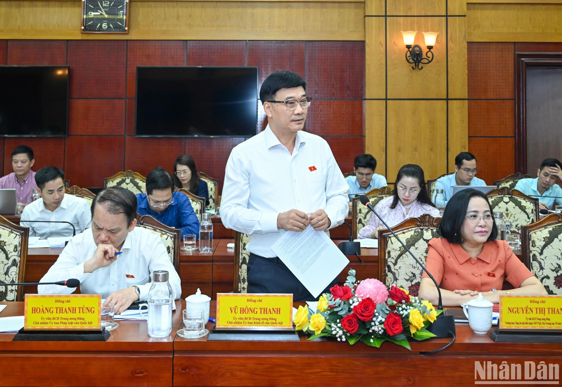 Chủ nhiệm Ủy ban Kinh tế Vũ Hồng Thanh phát biểu tại buổi làm việc.