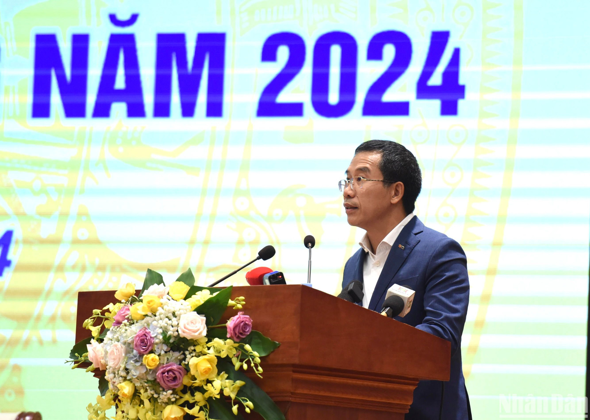 Đại diện lãnh đạo Ngân hàng Quân đội phát biểu.