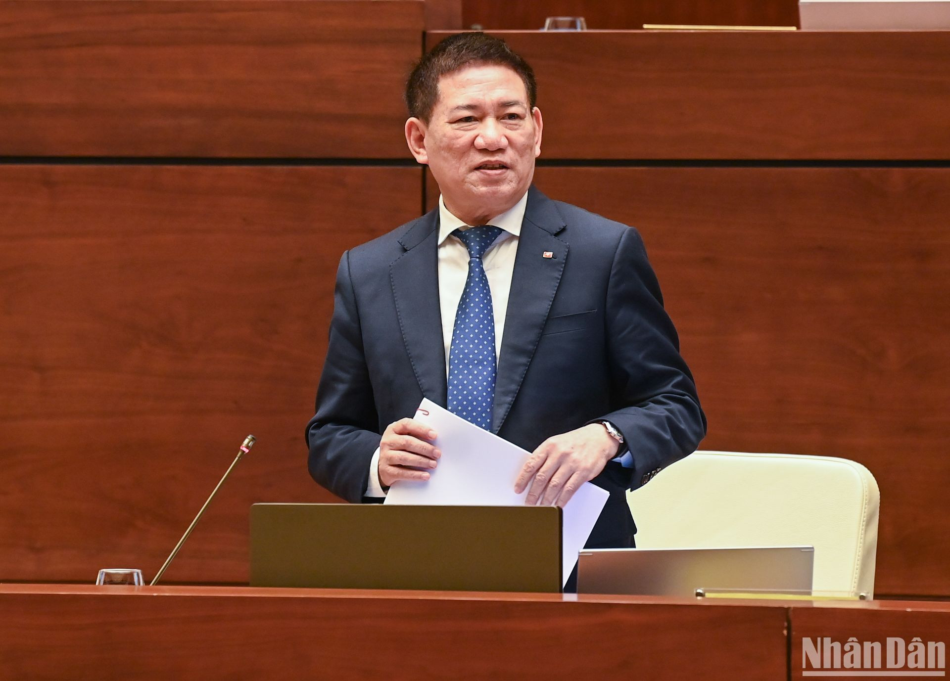 Bộ trưởng Tài chính Hồ Đức Phớc trả lời chất vấn các vấn đề đại biểu Quốc hội nêu.