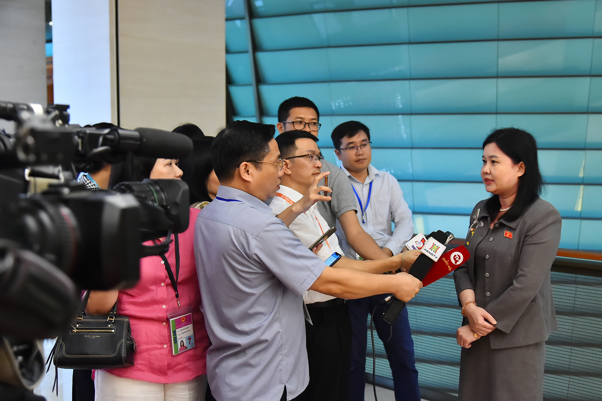 Đại biểu Quốc hội thành phố Hà Nội Nguyễn Phương Thủy trả lời phỏng vấn các cơ quan thông tấn, báo chí bên lề phiên họp ngày 28/5.