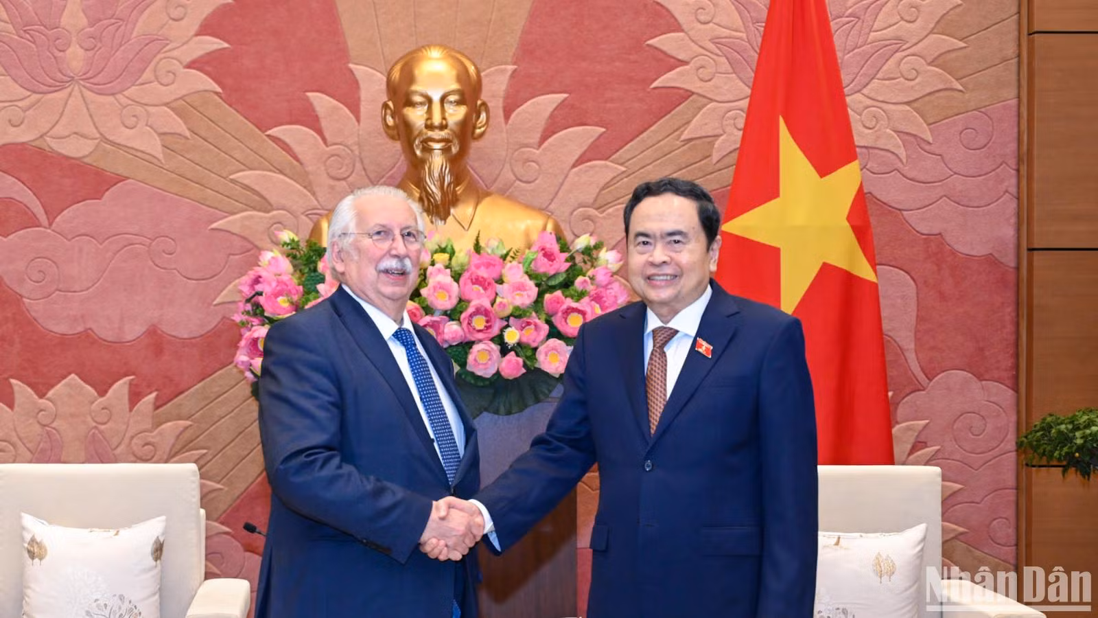 Phó Chủ tịch Thường trực Quốc hội Trần Thanh Mẫn và Hạ Nghị sĩ André Flahaut, Bộ trưởng Quốc vụ Vương quốc Bỉ.