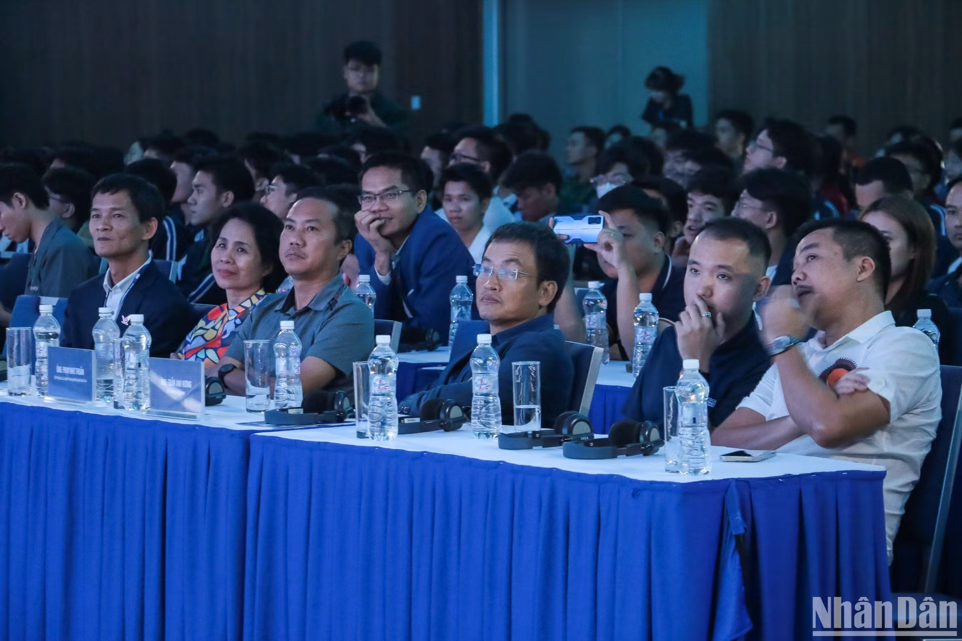 Giải đấu có sự theo dõi và cổ vũ của đông đảo những người quan tâm, yêu thích loại hình thể thao điện tử. Giải đấu có sự theo dõi và cổ vũ của đông đảo những người quan tâm, yêu thích loại hình thể thao điện tử.