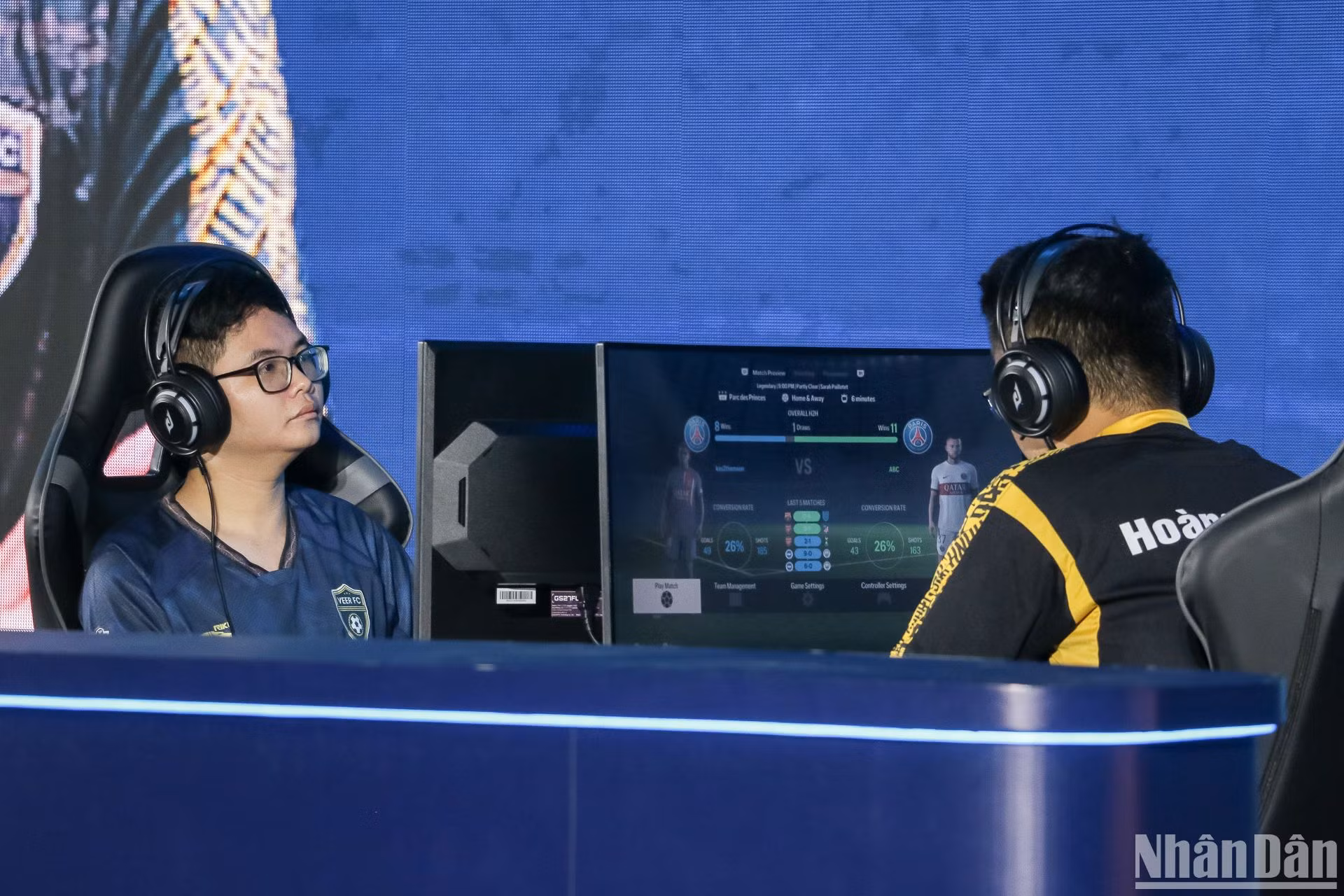 Để giành được tấm vé vào chung kết, các tuyển thủ đã phải đánh bại nhiều đối thủ khác ở vòng loại. Để giành được tấm vé vào chung kết, các tuyển thủ đã phải đánh bại nhiều đối thủ khác ở vòng loại.