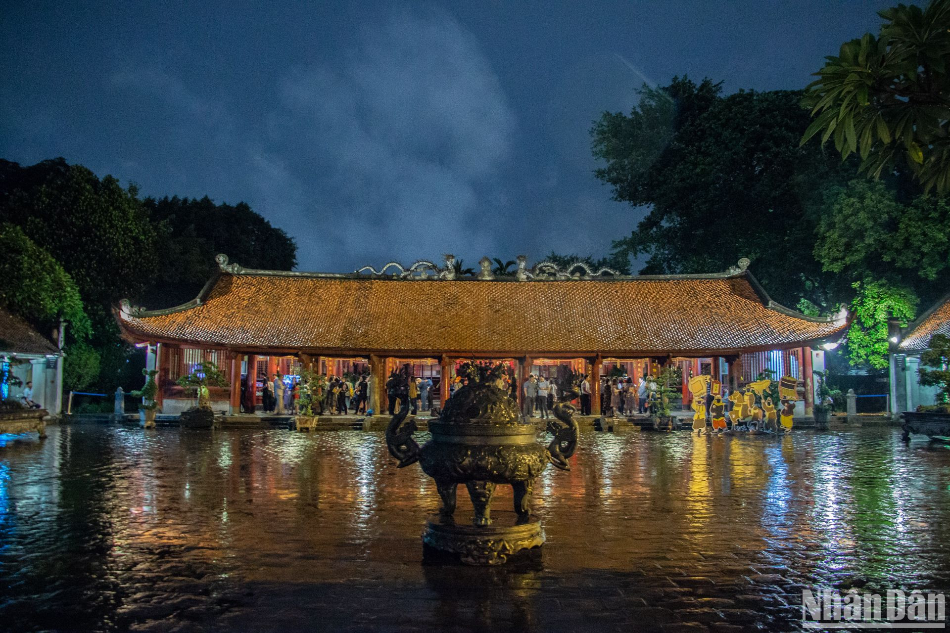 [Ảnh] Trải nghiệm tour du lịch đêm ở Văn Miếu-Quốc Tử Giám ảnh 1