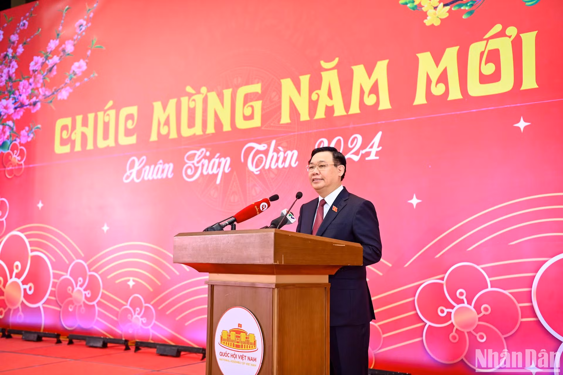 Chủ tịch Quốc hội Vương Đình Huệ phát biểu tại buổi gặp mặt.