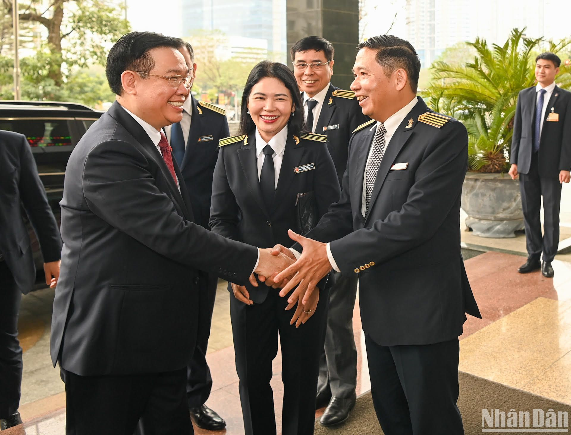 Chủ tịch Quốc hội Vương Đình Huệ với các đồng chí lãnh đạo Kiểm toán Nhà nước.