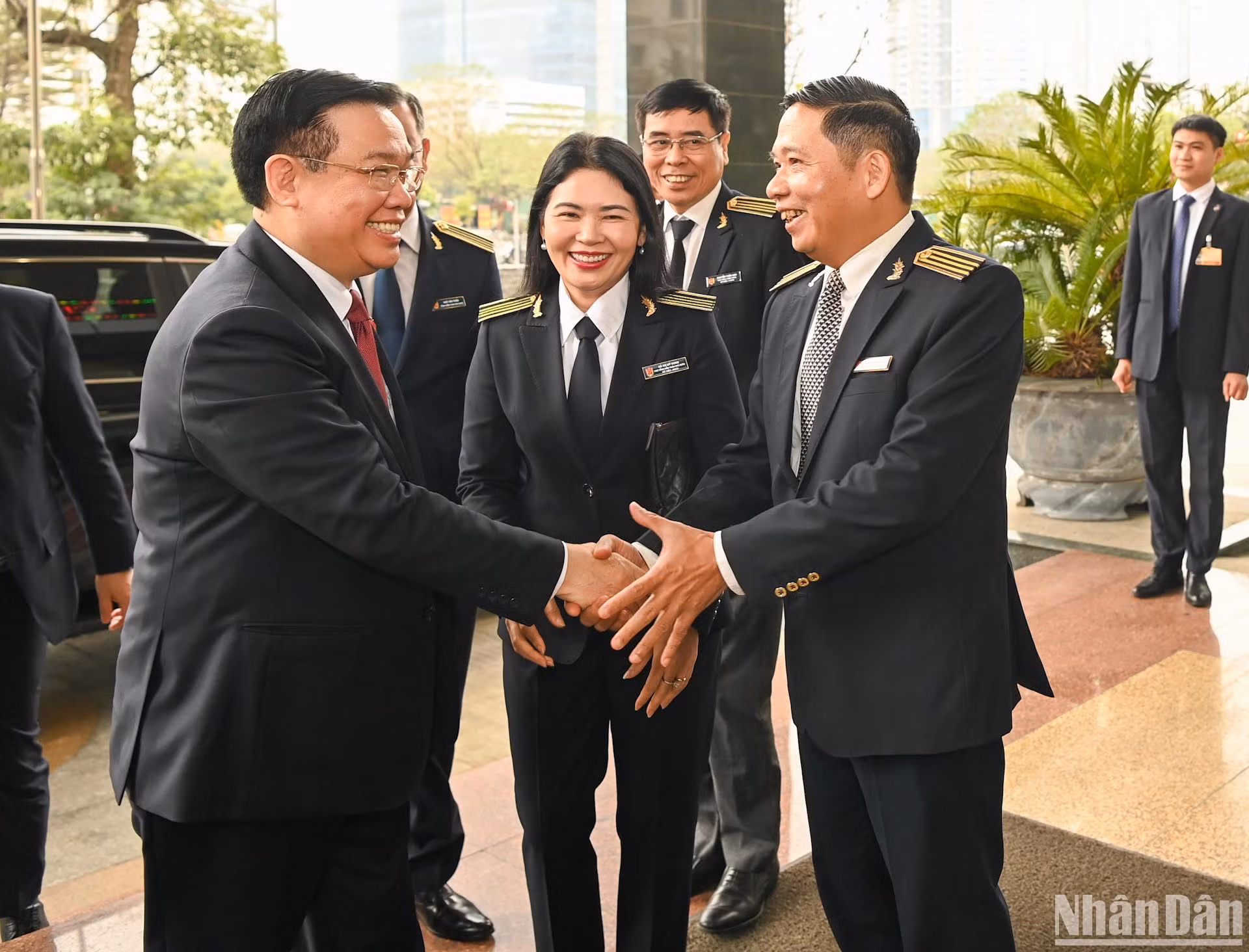 Chủ tịch Quốc hội Vương Đình Huệ với các đồng chí lãnh đạo Kiểm toán Nhà nước.