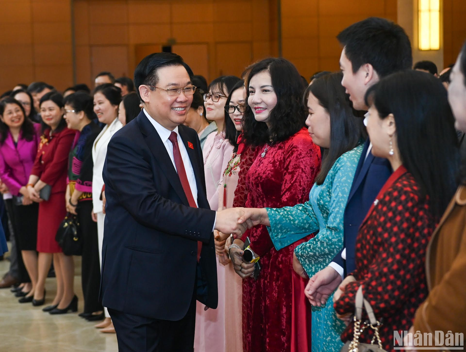 Chủ tịch Quốc hội Vương Đình Huệ với các đại biểu dự buổi gặp mặt tại Nhà Quốc hội.