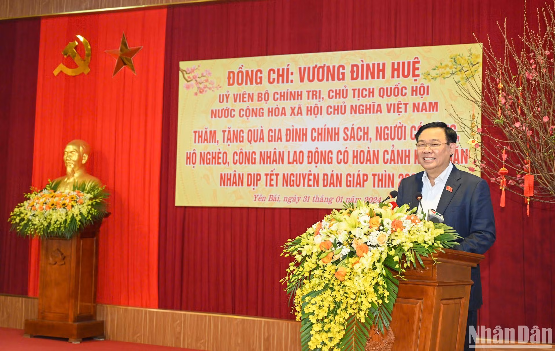 Chủ tịch Quốc hội Vương Đình Huệ thăm hỏi, chúc tết Đảng bộ, chính quyền, nhân dân và các lực lượng vũ trang tại huyện Trấn Yên.