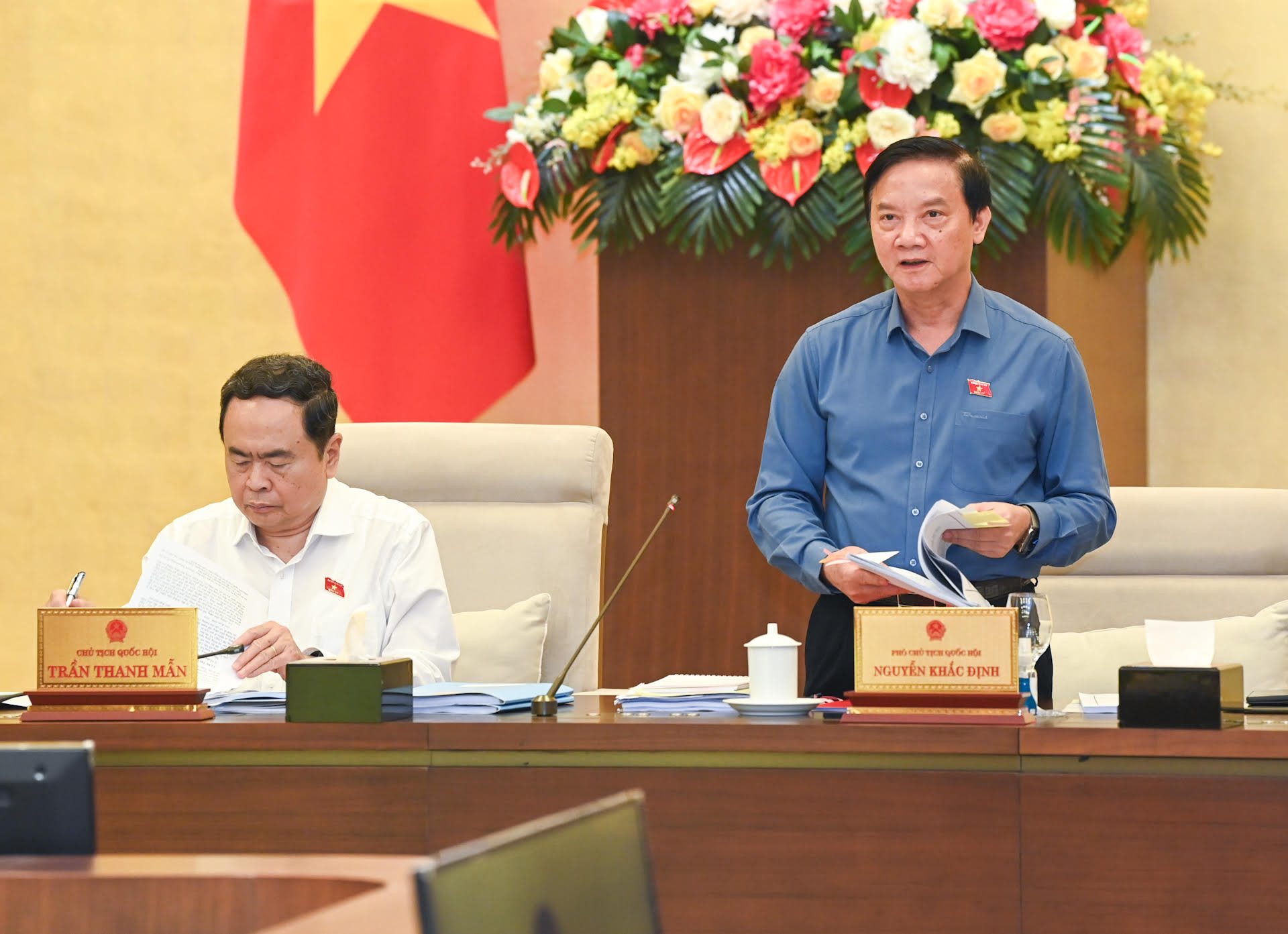 Phó Chủ tịch Quốc hội Nguyễn Khắc Định phát biểu ý kiến tại phiên họp.