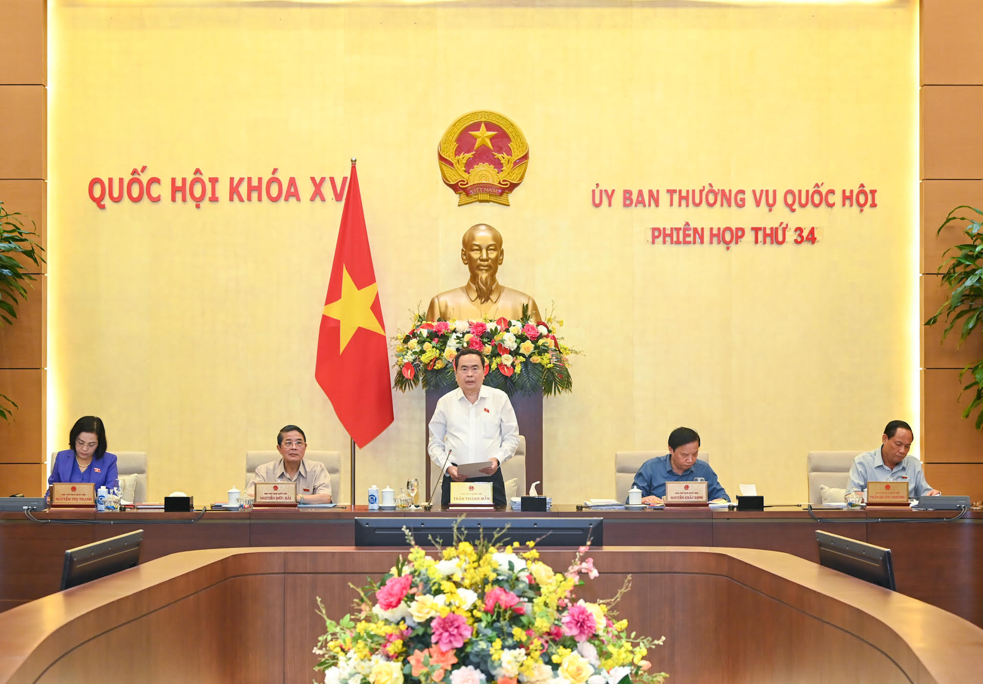 Chủ tịch Quốc hội Trần Thanh Mẫn và các Phó Chủ tịch Quốc hội dự phiên họp.