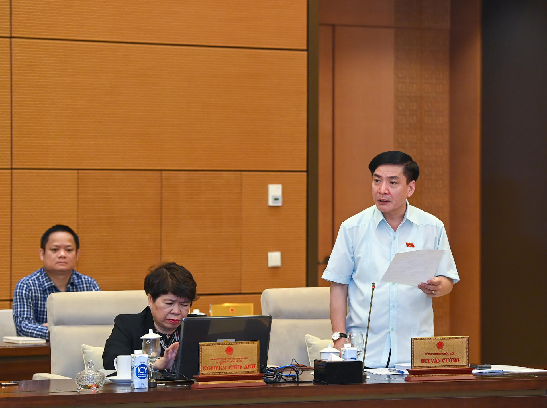 Tổng Thư ký, Chủ nhiệm Văn phòng Quốc hội Bùi Văn Cường phát biểu mở đầu phiên họp.