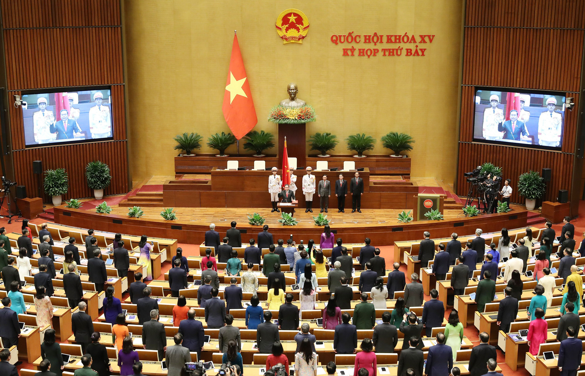 Quang cảnh lễ tuyên thệ nhậm chức của Chủ tịch Quốc hội Trần Thanh Mẫn tại Hội trường Diên Hồng. Quang cảnh lễ tuyên thệ nhậm chức của Chủ tịch Quốc hội Trần Thanh Mẫn tại Hội trường Diên Hồng.