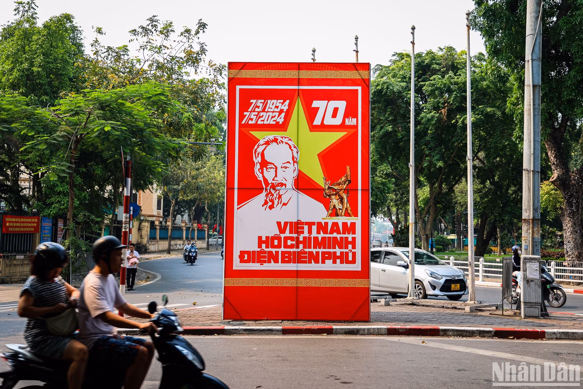 Hướng tới kỷ niệm 70 năm Chiến thắng Điện Biên Phủ, Hà Nội đã tăng cường các hoạt động quảng bá, cổ động trực quan nhằm tuyên truyền sâu sắc về ý nghĩa, tầm vóc và giá trị lịch sử của Chiến dịch Điện Biên Phủ.