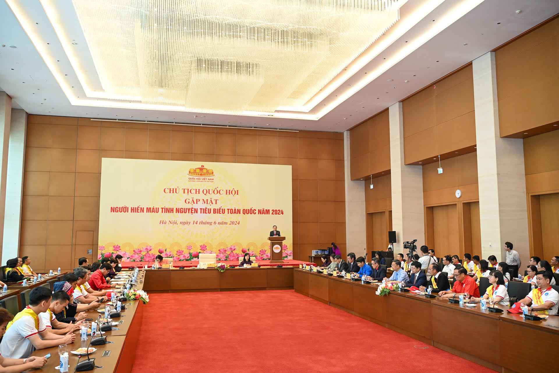 Quang cảnh cuộc gặp mặt tại Nhà Quốc hội.