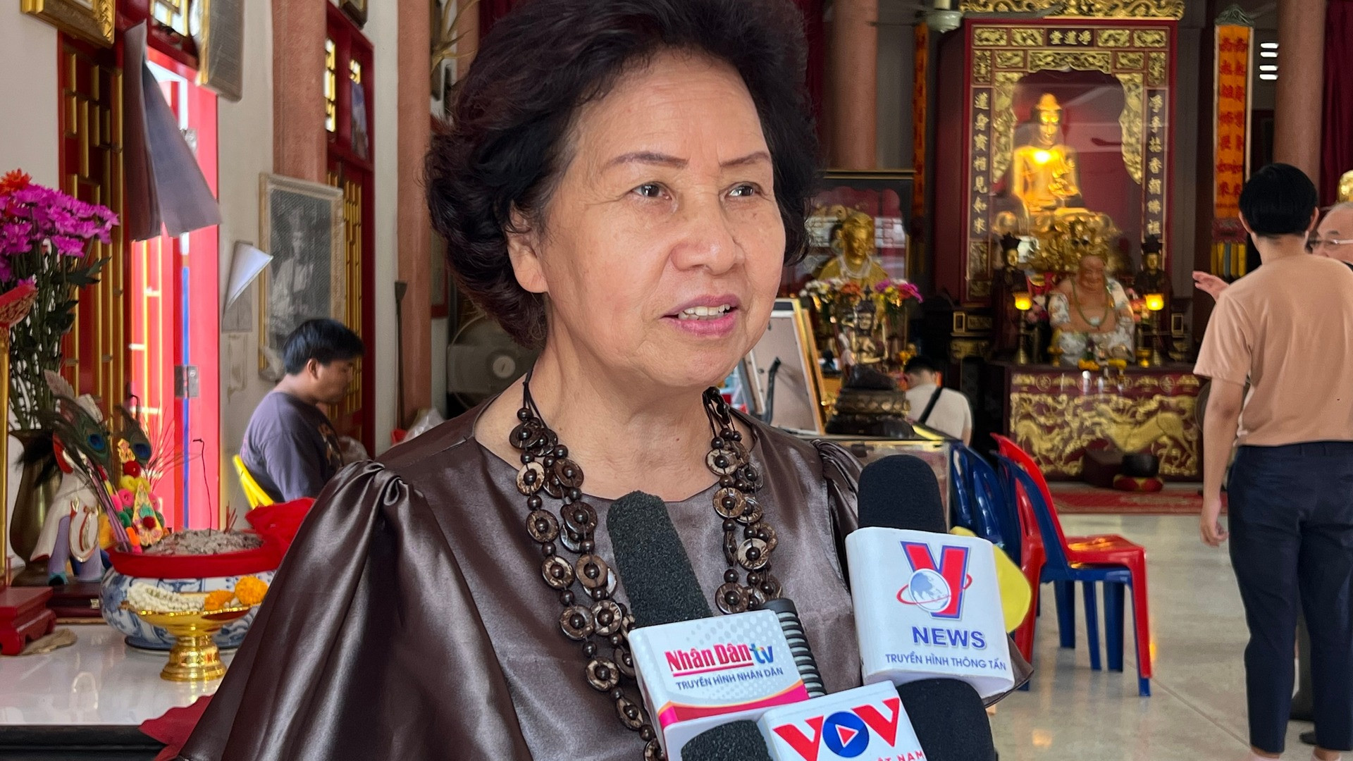 Bà Nguyễn Thị Lợi, Trưởng Ban Phụ nữ Hội người Việt Nam thủ đô Bangkok và vùng phụ cận cho biết lễ cầu an vào Rằm tháng Giêng là nét đẹp truyền thống văn hóa tâm linh của mỗi người Việt, vẫn được bà con kiều bào tại Thái Lan gìn giữ. Bà Nguyễn Thị Lợi, Trưởng Ban Phụ nữ Hội người Việt Nam thủ đô Bangkok và vùng phụ cận cho biết lễ cầu an vào Rằm tháng Giêng là nét đẹp truyền thống văn hóa tâm linh của mỗi người Việt, vẫn được bà con kiều bào tại Thái Lan gìn giữ.