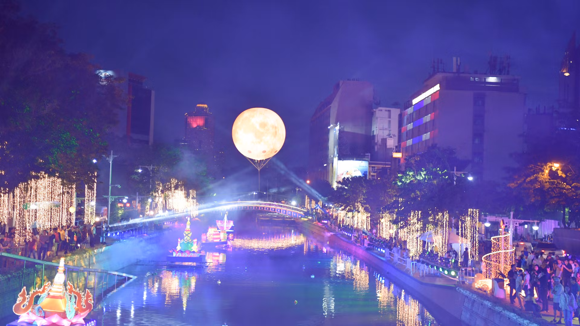 [ẢNH] Lung linh đêm hội Loy Krathong tại Thái Lan