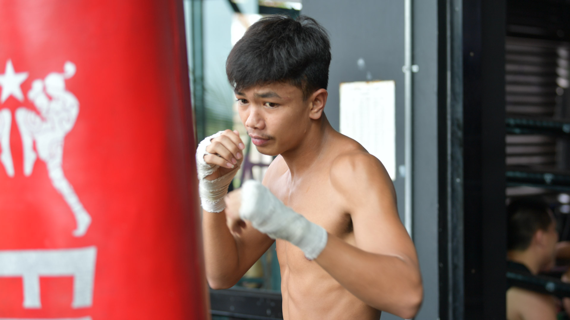 Đối với các võ sĩ như Suek Petchyindee, Muay Thái không chỉ là một môn thể thao, mà còn là sự nghiệp, cuộc sống.