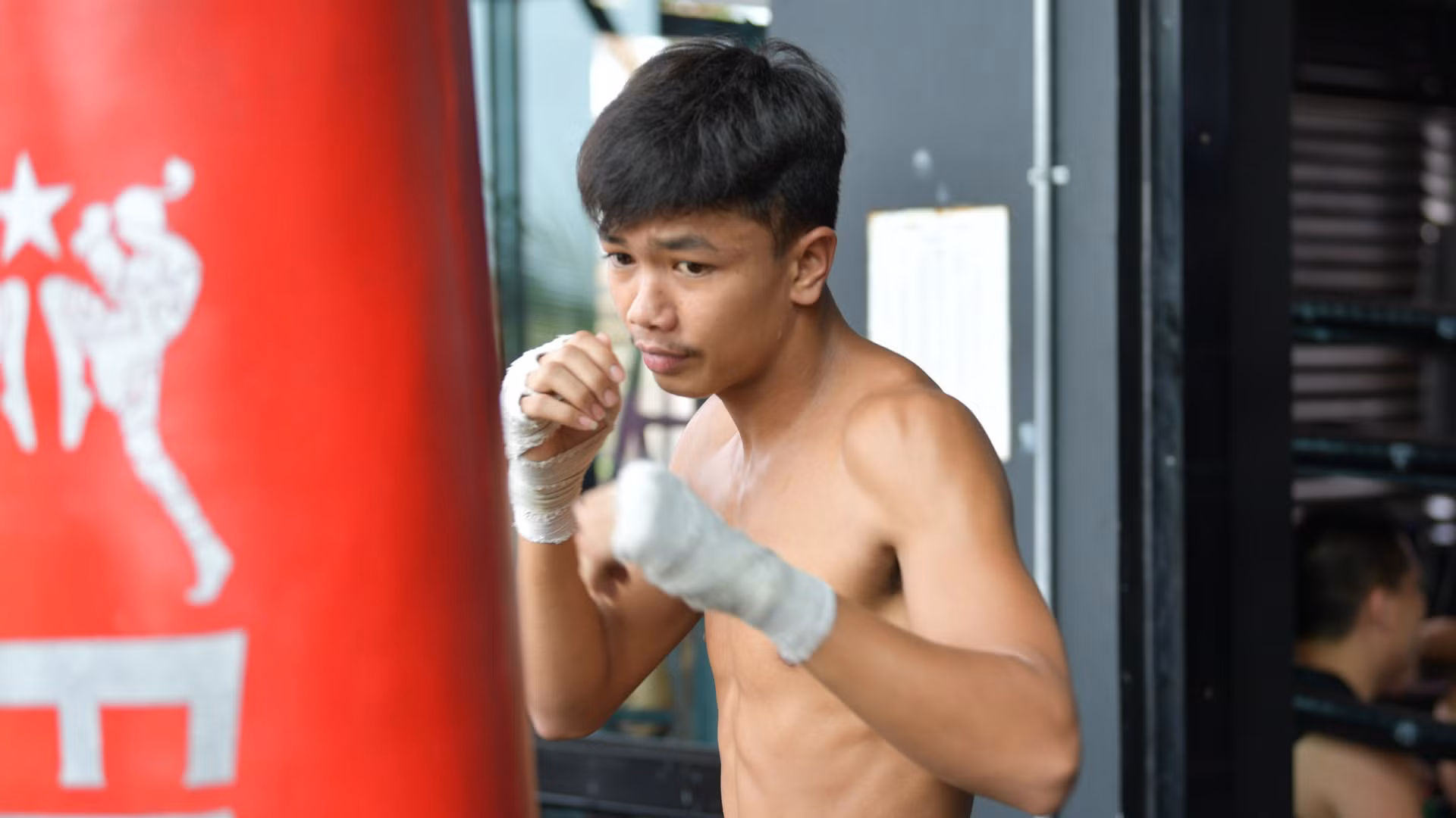 Đối với các võ sĩ như Suek Petchyindee, Muay Thái không chỉ là một môn thể thao, mà còn là sự nghiệp, cuộc sống.