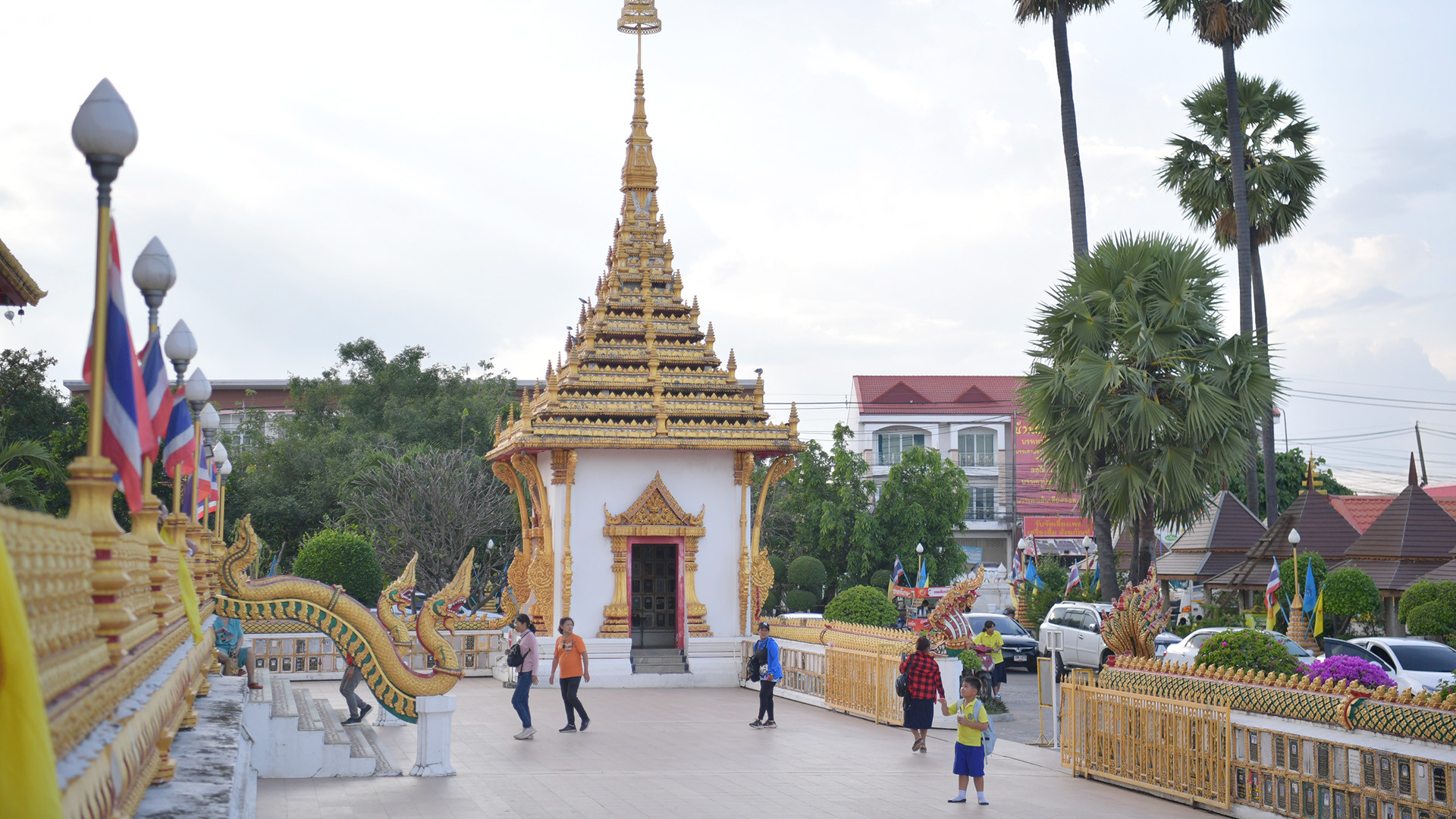 Wat Nong Wang được nâng cấp thành ngôi chùa hoàng gia vào năm 1984. Chùa mở cửa miễn phí cho khách tham quan từ 7 giờ sáng đến 5 giờ chiều.