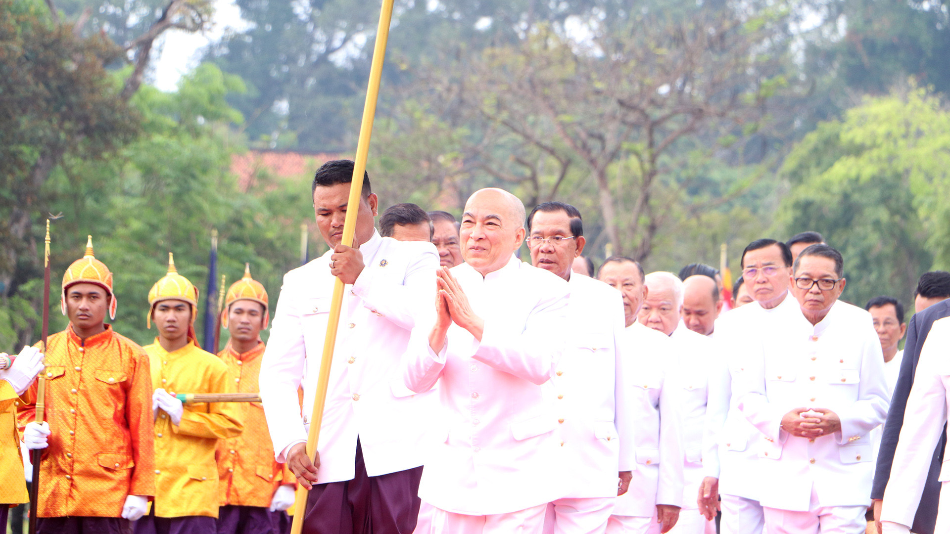 Quốc vương Norodom Sihamoni chủ trì lễ cầu an nhân dịp Năm mới cổ truyền của Campuchia.
