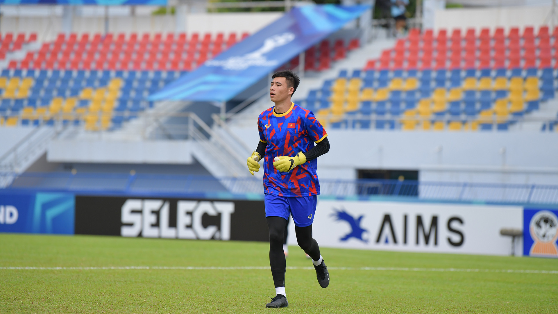 Huấn luyện viên Hoàng Anh Tuấn cũng đã công bố danh sách Ban cán sự đội tuyển U23 Việt Nam. Quan Văn Chuẩn là lựa chọn số một cho vị trí thủ môn khi sở hữu kinh nghiệm thi đấu dày dạn và được bầu làm đội trưởng. Trong khi đó, đội phó Lương Duy Cương sẽ là trung vệ chốt chặn cuối cùng.