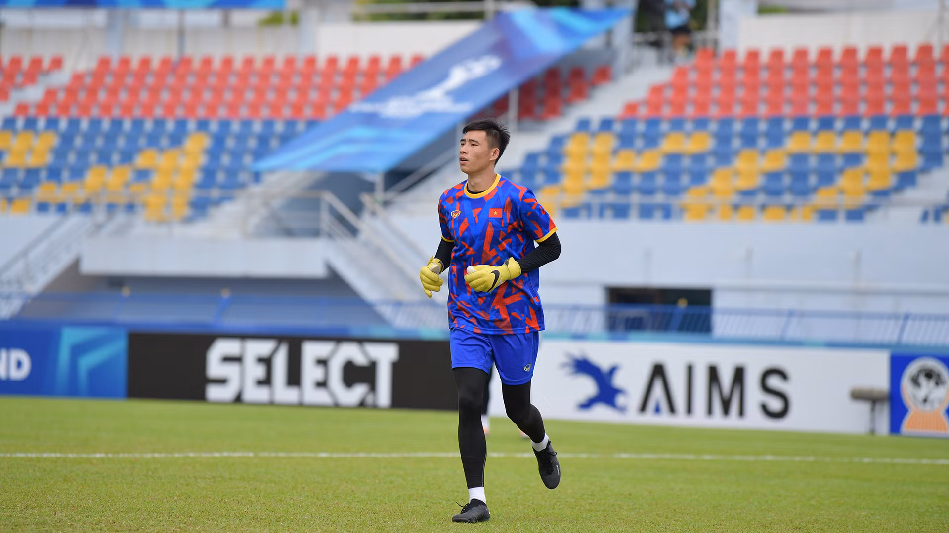 Huấn luyện viên Hoàng Anh Tuấn cũng đã công bố danh sách Ban cán sự đội tuyển U23 Việt Nam. Quan Văn Chuẩn là lựa chọn số một cho vị trí thủ môn khi sở hữu kinh nghiệm thi đấu dày dạn và được bầu làm đội trưởng. Trong khi đó, đội phó Lương Duy Cương sẽ là trung vệ chốt chặn cuối cùng.