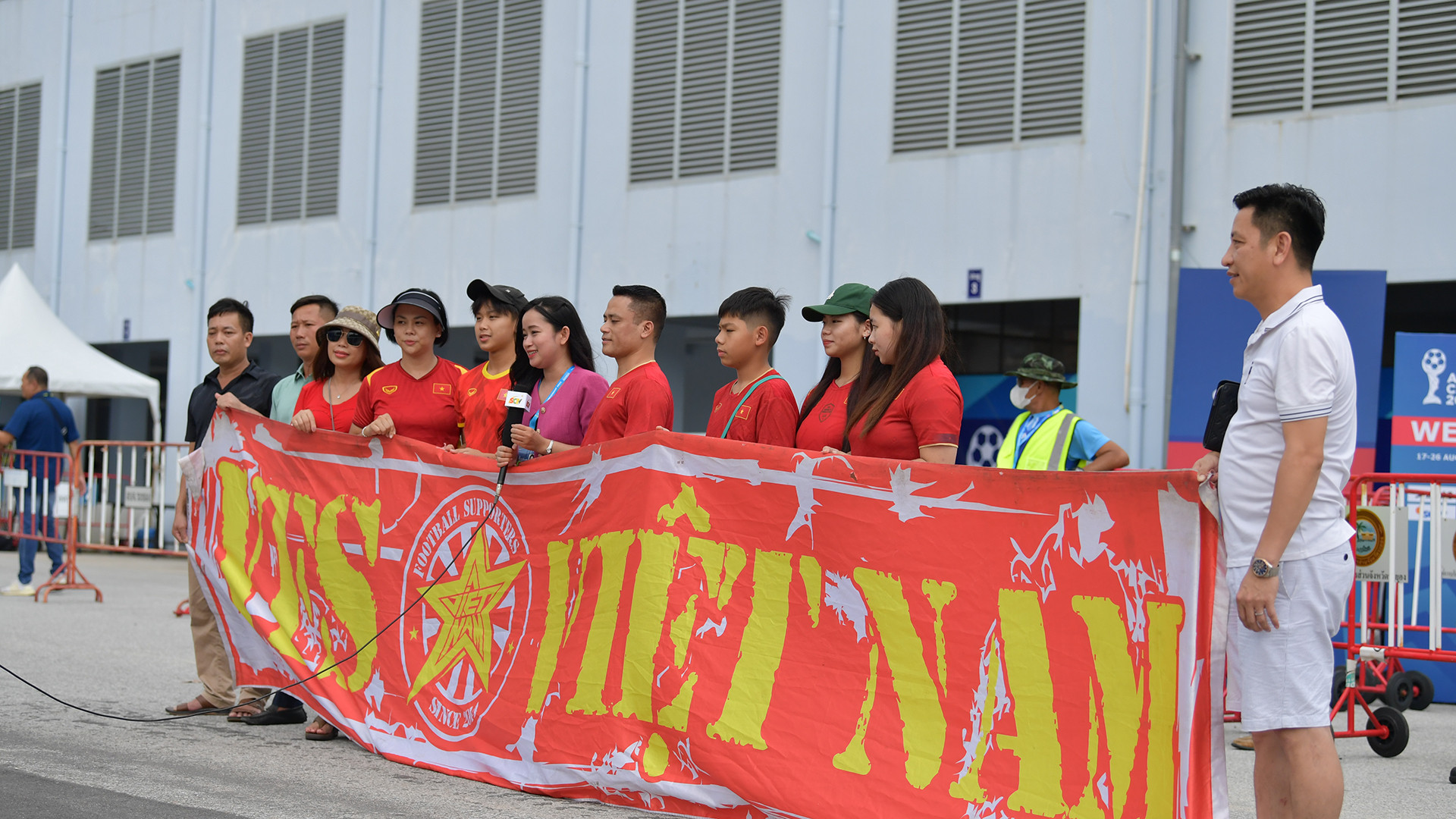 Các cổ đông viên có mặt tại Rayong để cổ vũ cho đội tuyển U23 Việt Nam.